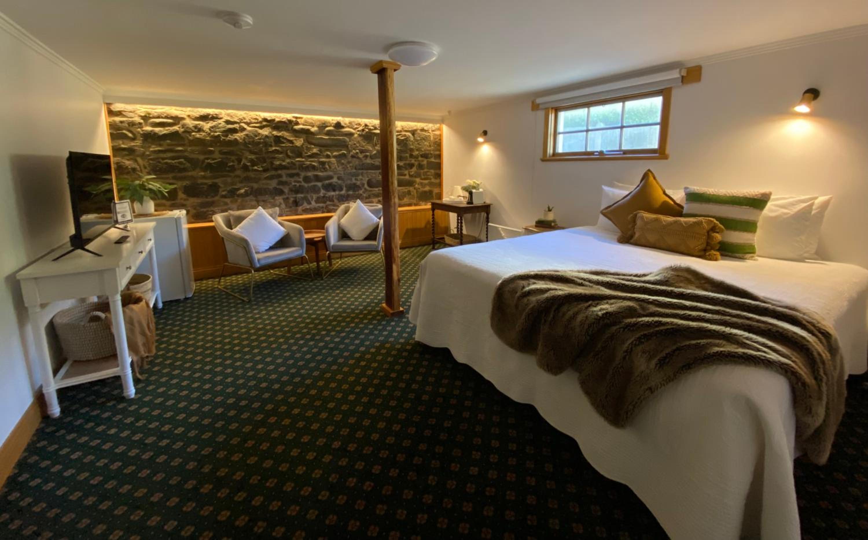 King Cellar Room (non ensuite) - Photo 6