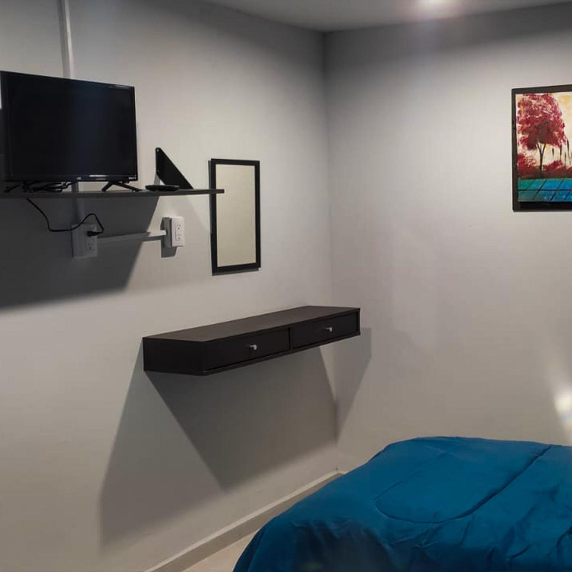 Standard Twin Room with Shared Bathroom photo 3