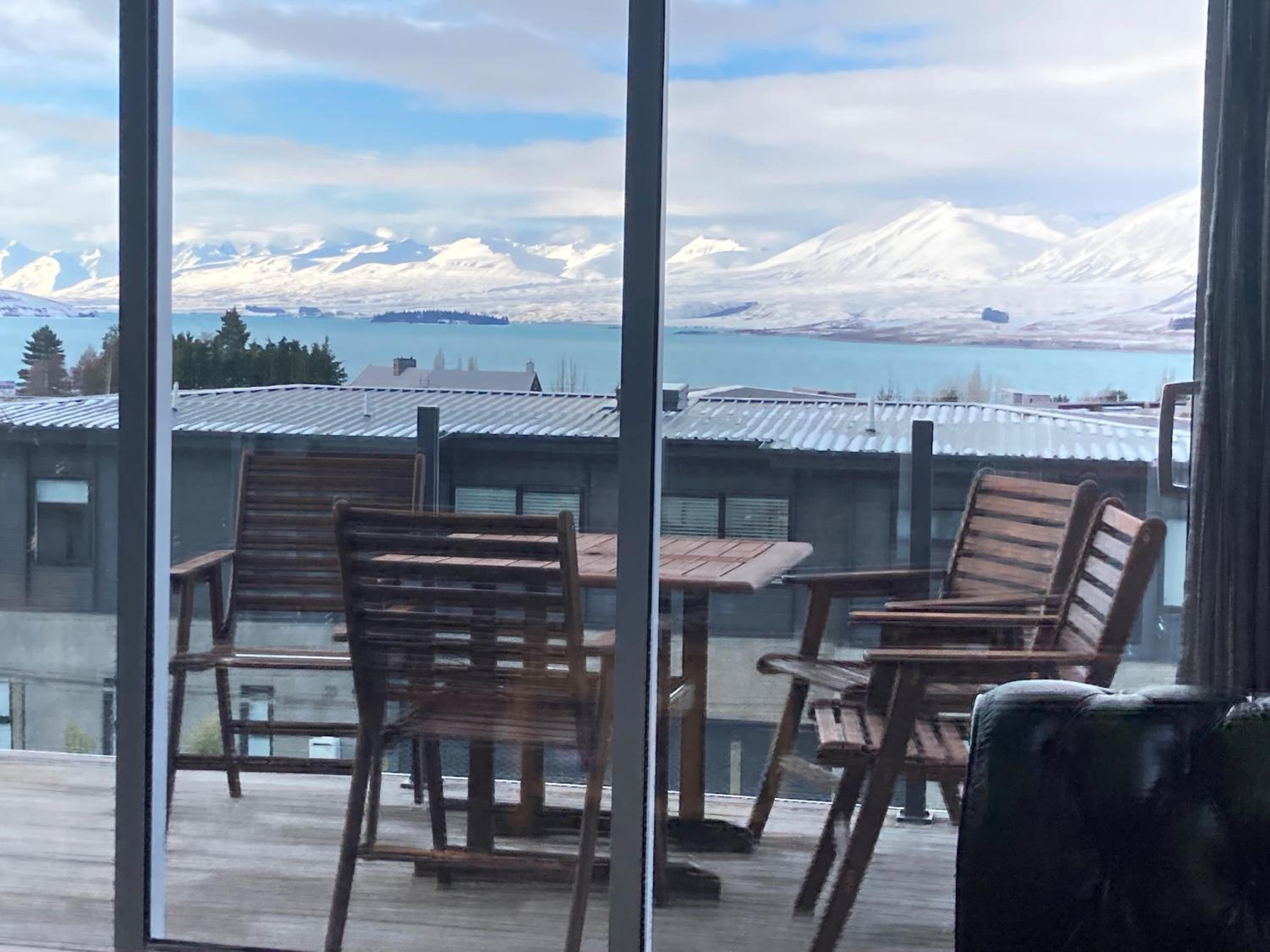 Two-Bedroom Apartment with Lake View - Photo 3