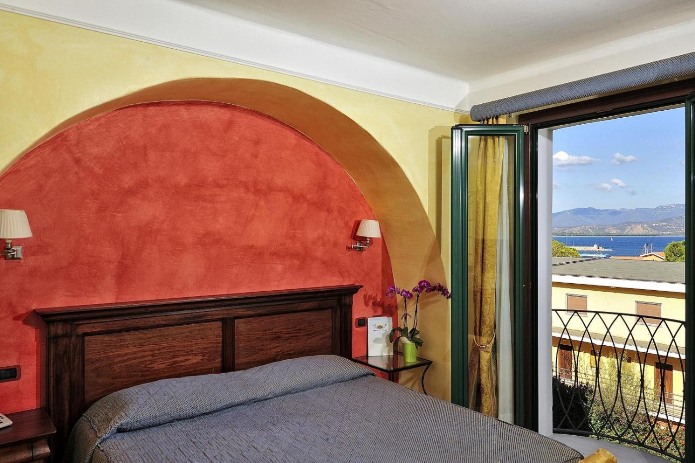 Double Room with Sea View - Photo 3