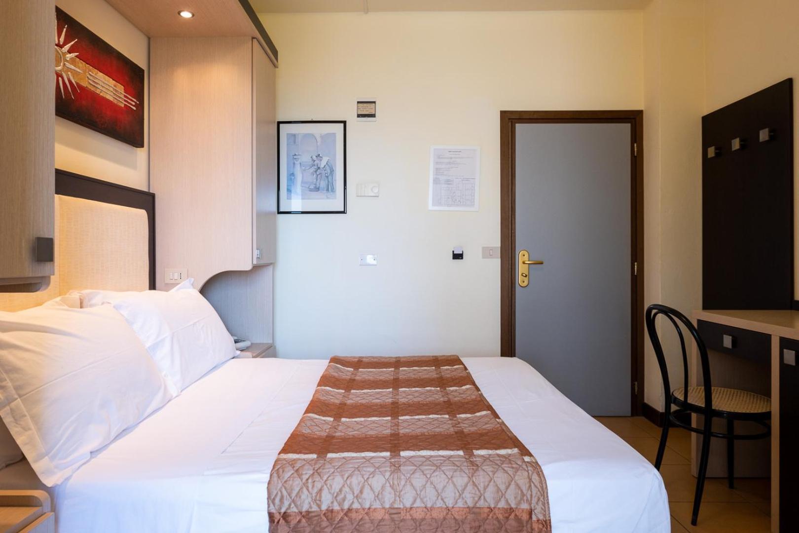 Economy Double Room photo 3