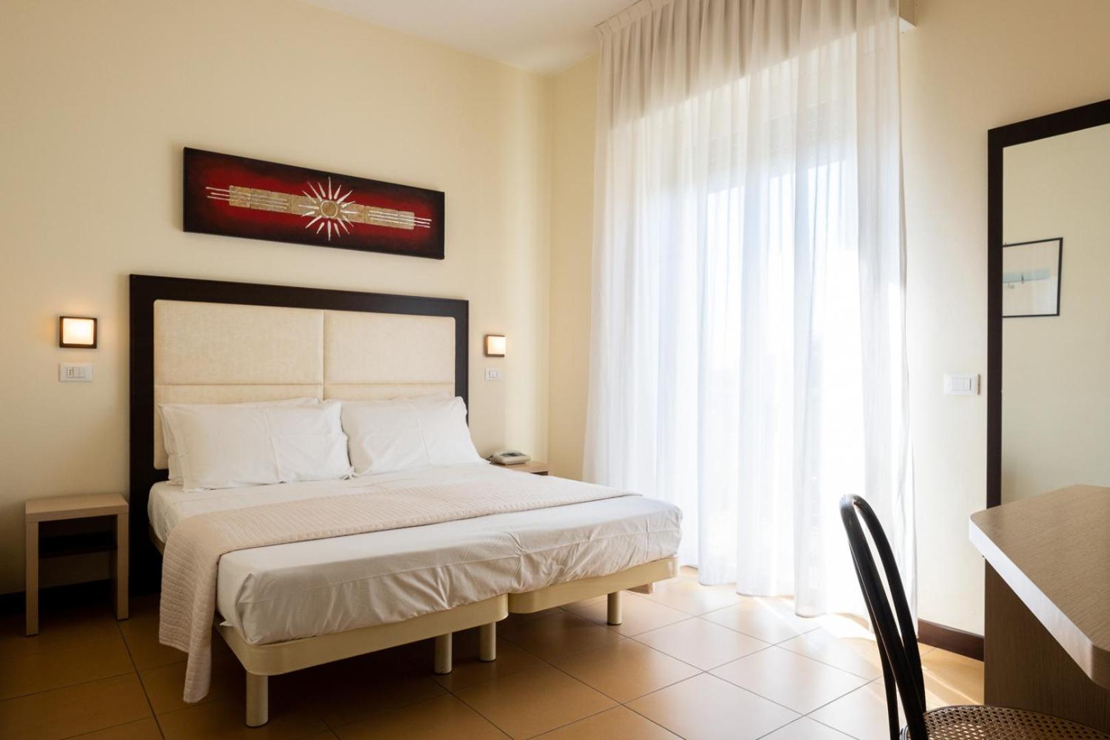 Double or Twin Room - Photo 6