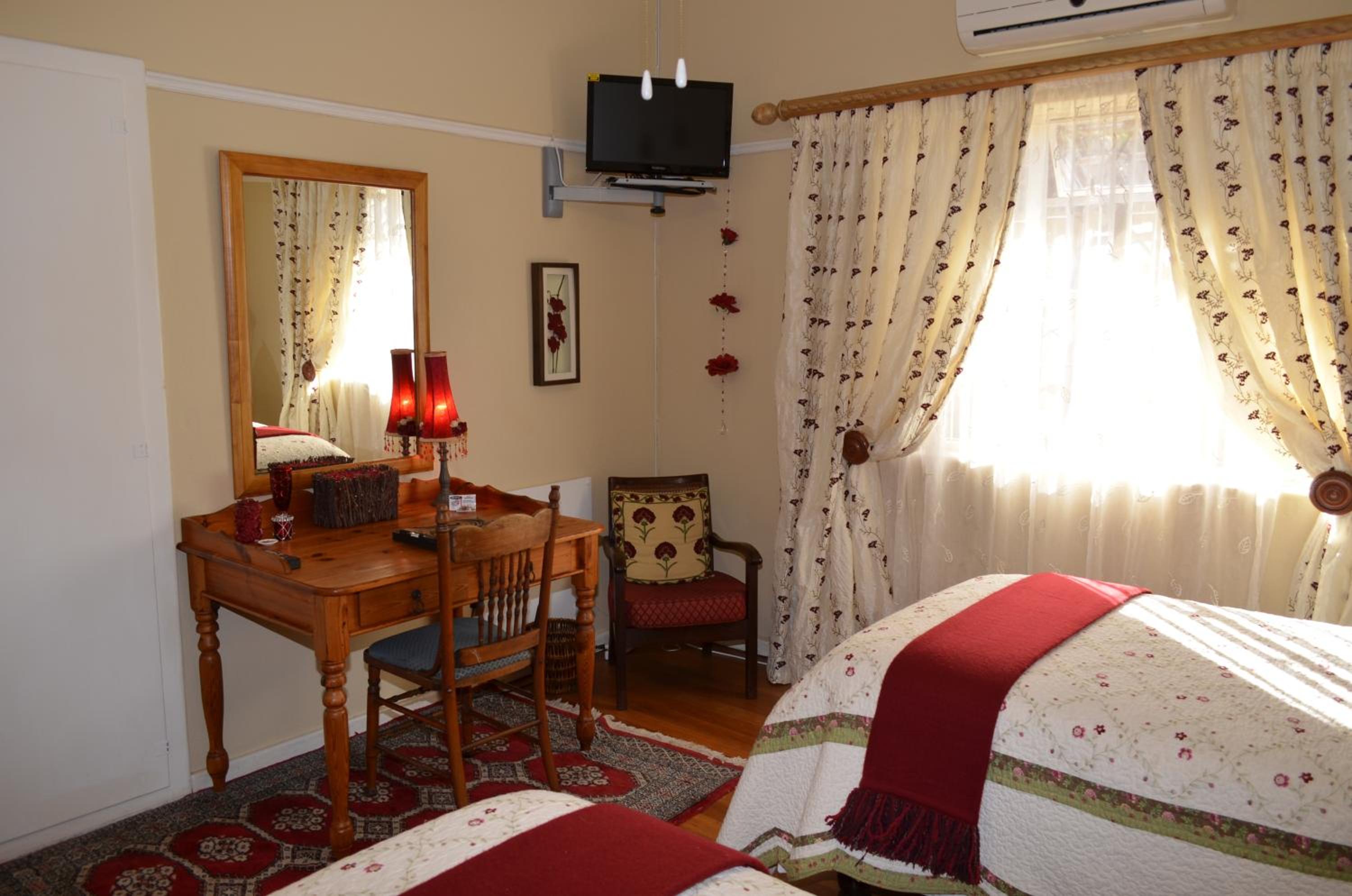Twin Room with External Private Bathroom photo 2