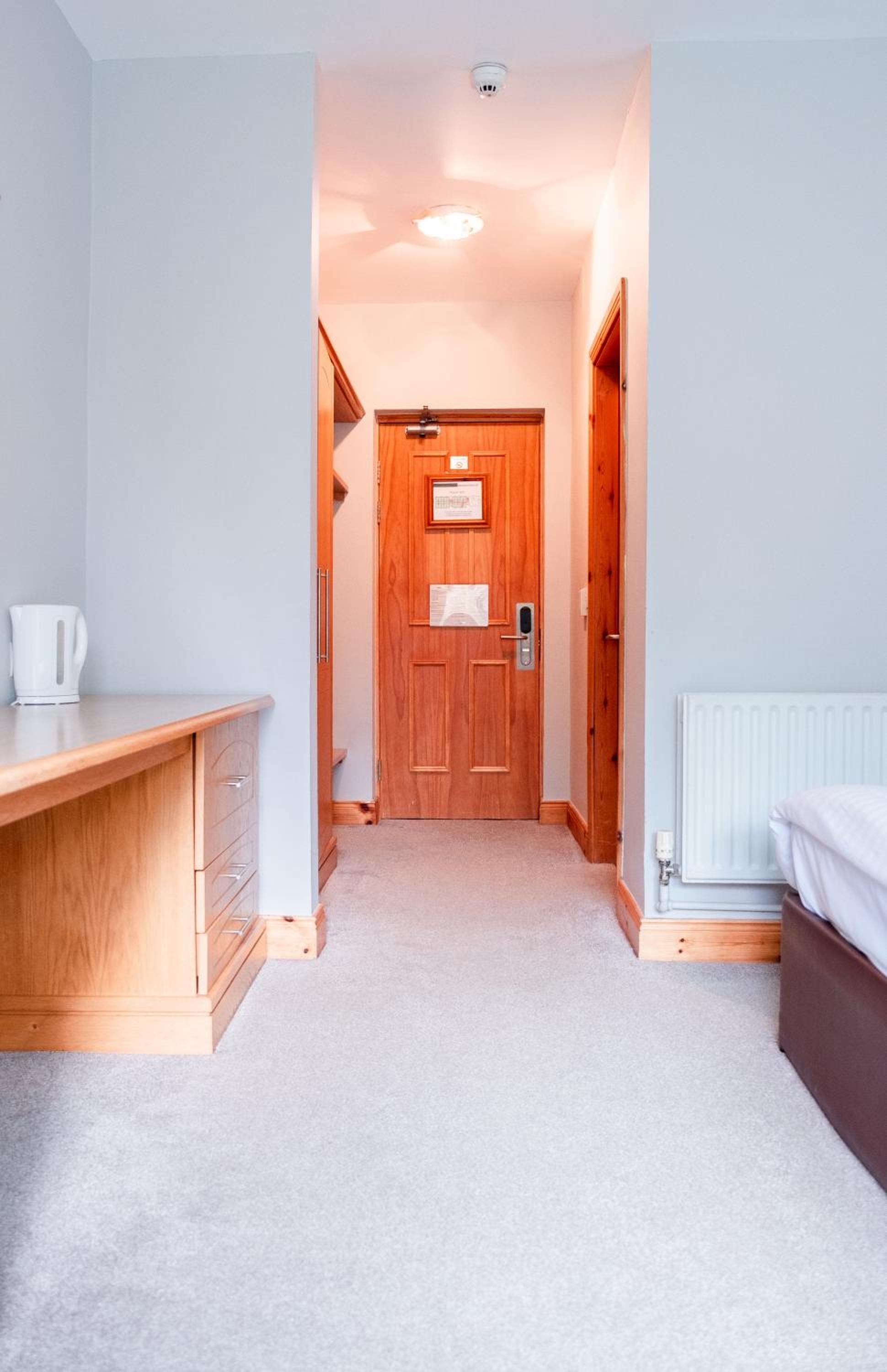 Standard Double & Single Room - Photo 1