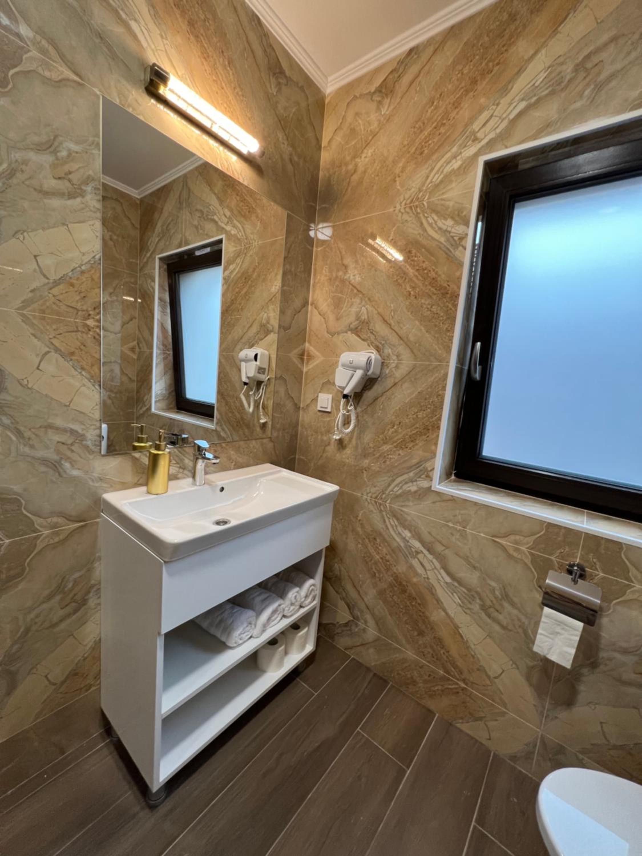 One-Bedroom Apartment - Photo 6