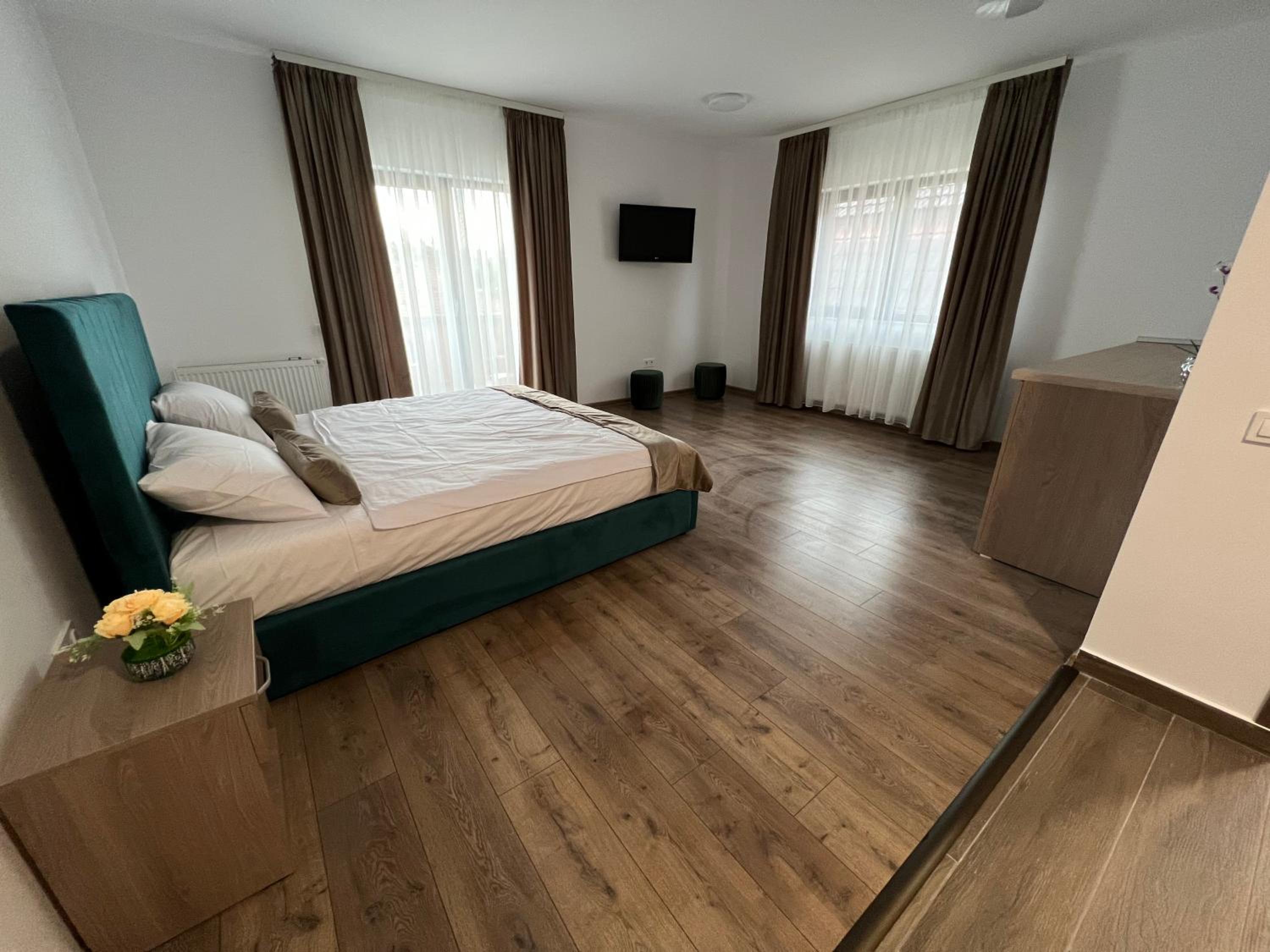 One-Bedroom Apartment - Photo 1