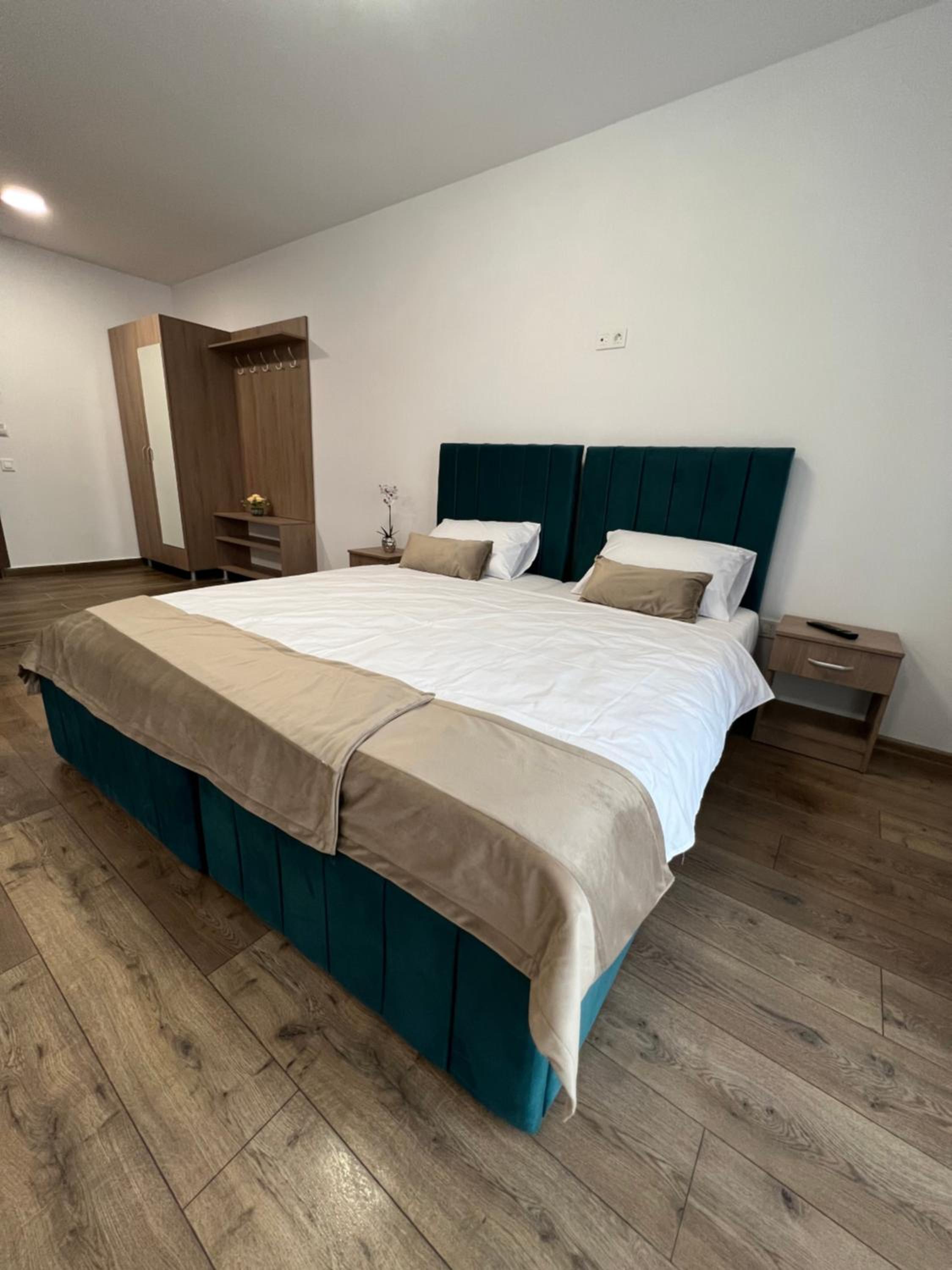 One-Bedroom Apartment - Photo 8