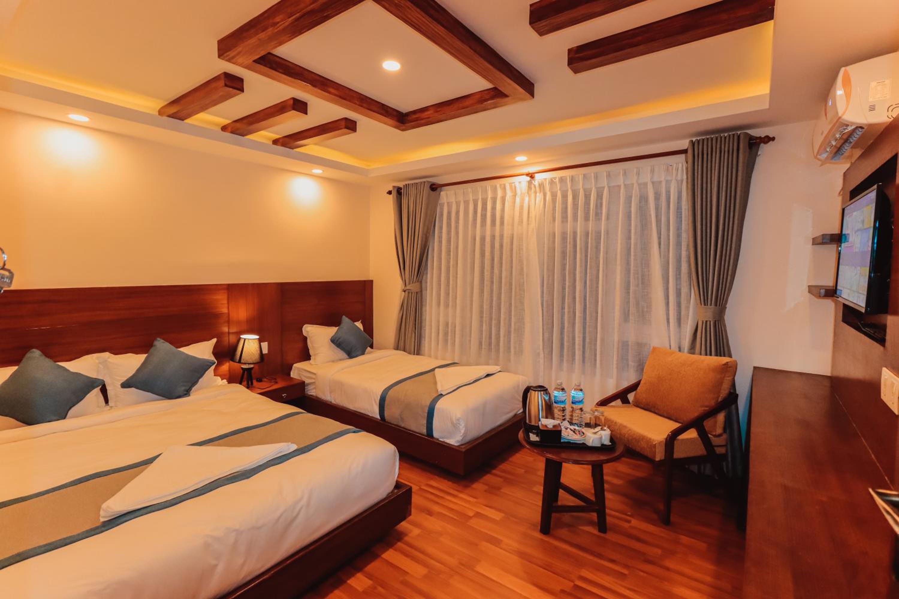 Deluxe Family Room - 10% off on Food & Beverage, 15% off on Laundry, Early check-in & Late check-out by 2 hours photo 3