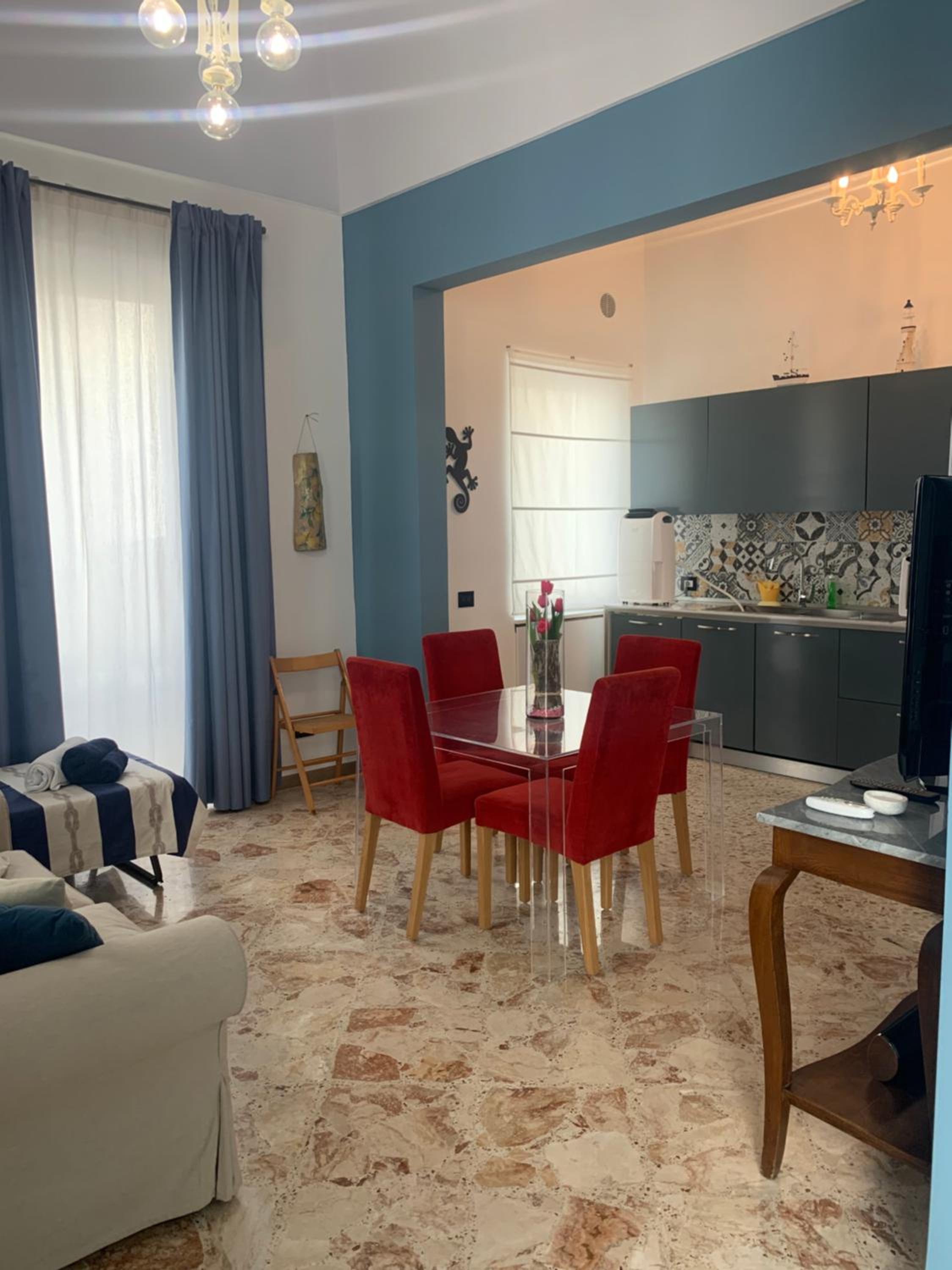 One-Bedroom Apartment photo 2