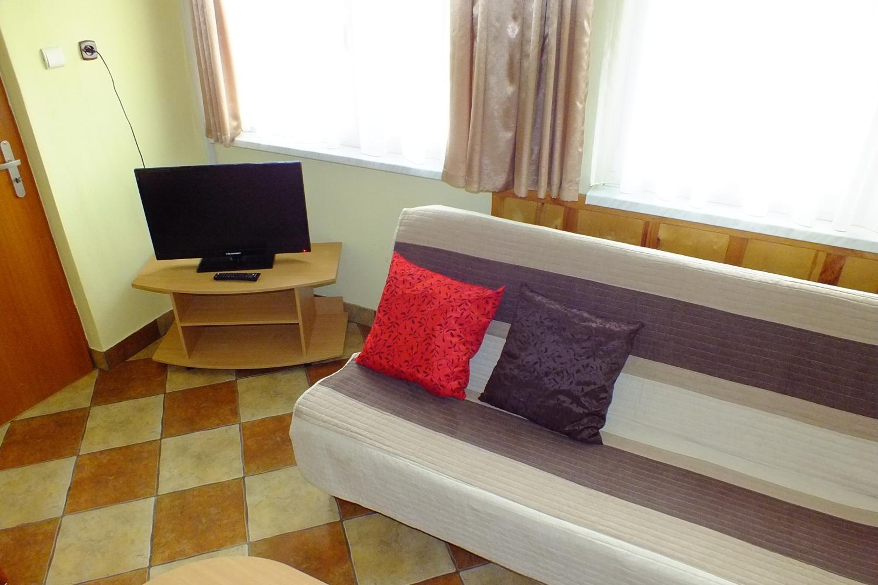 Chalet (6 Adults) photo 3