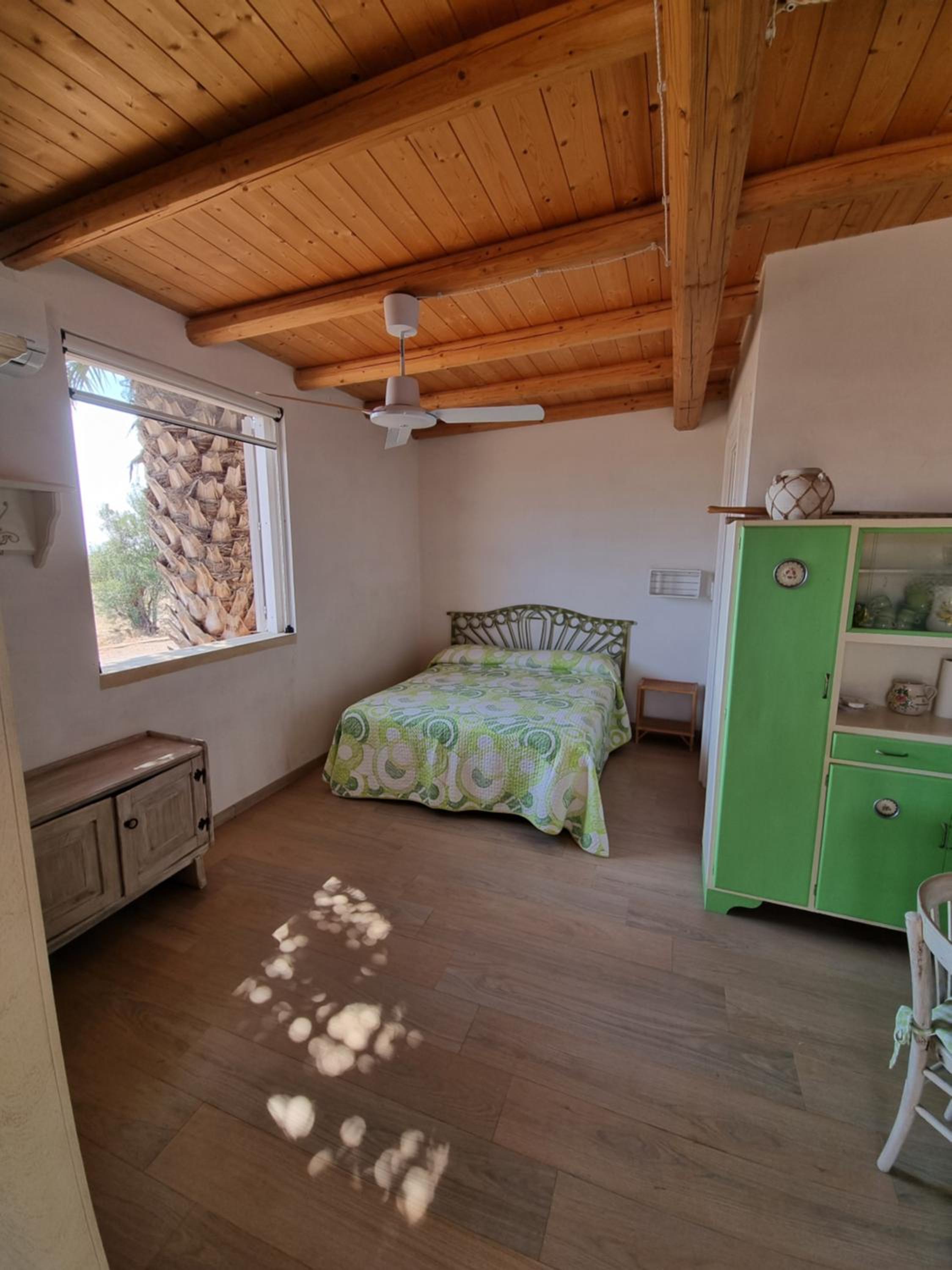 One-Bedroom House photo 1
