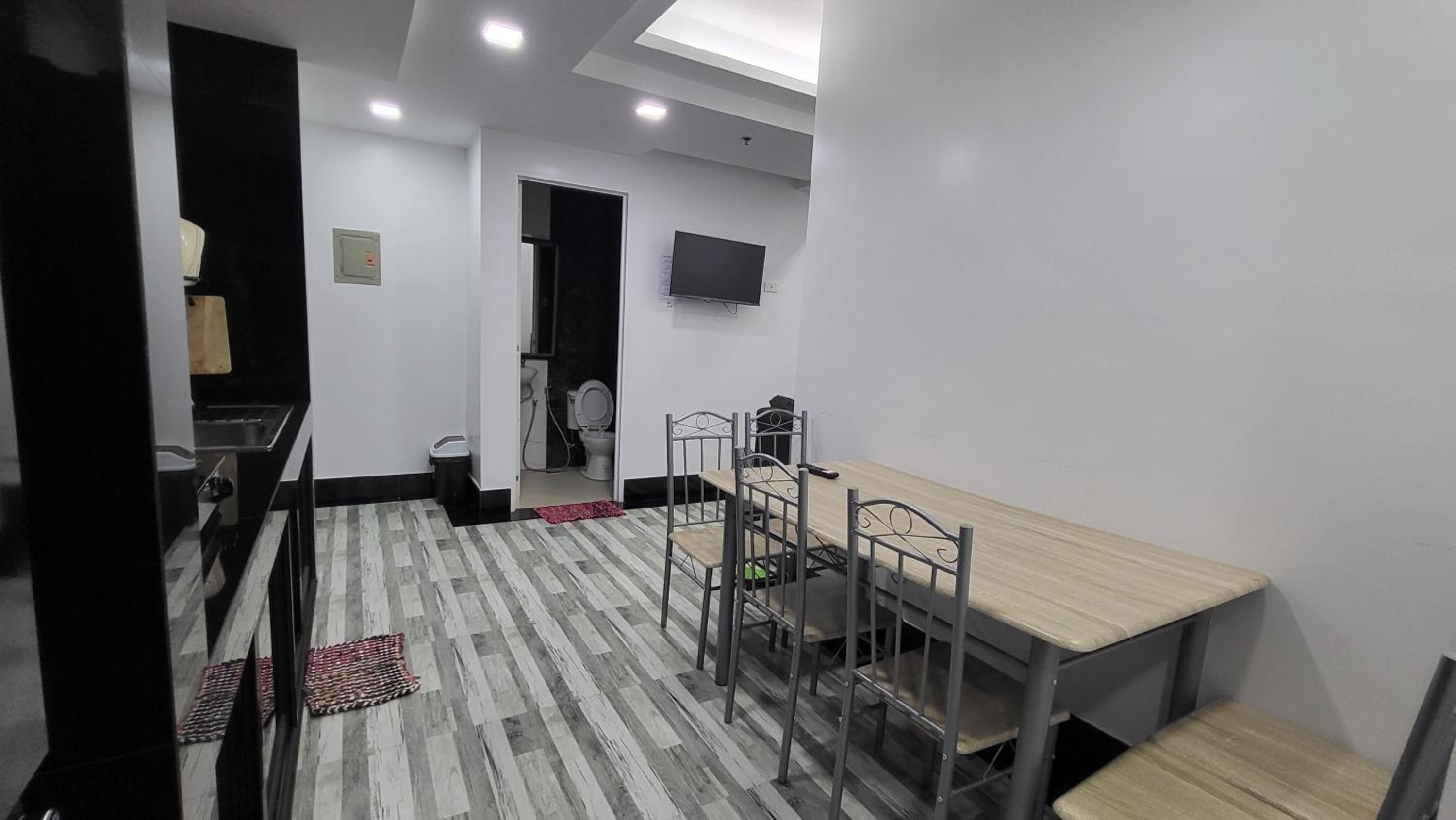 Three-Bedroom Apartment - Photo 10