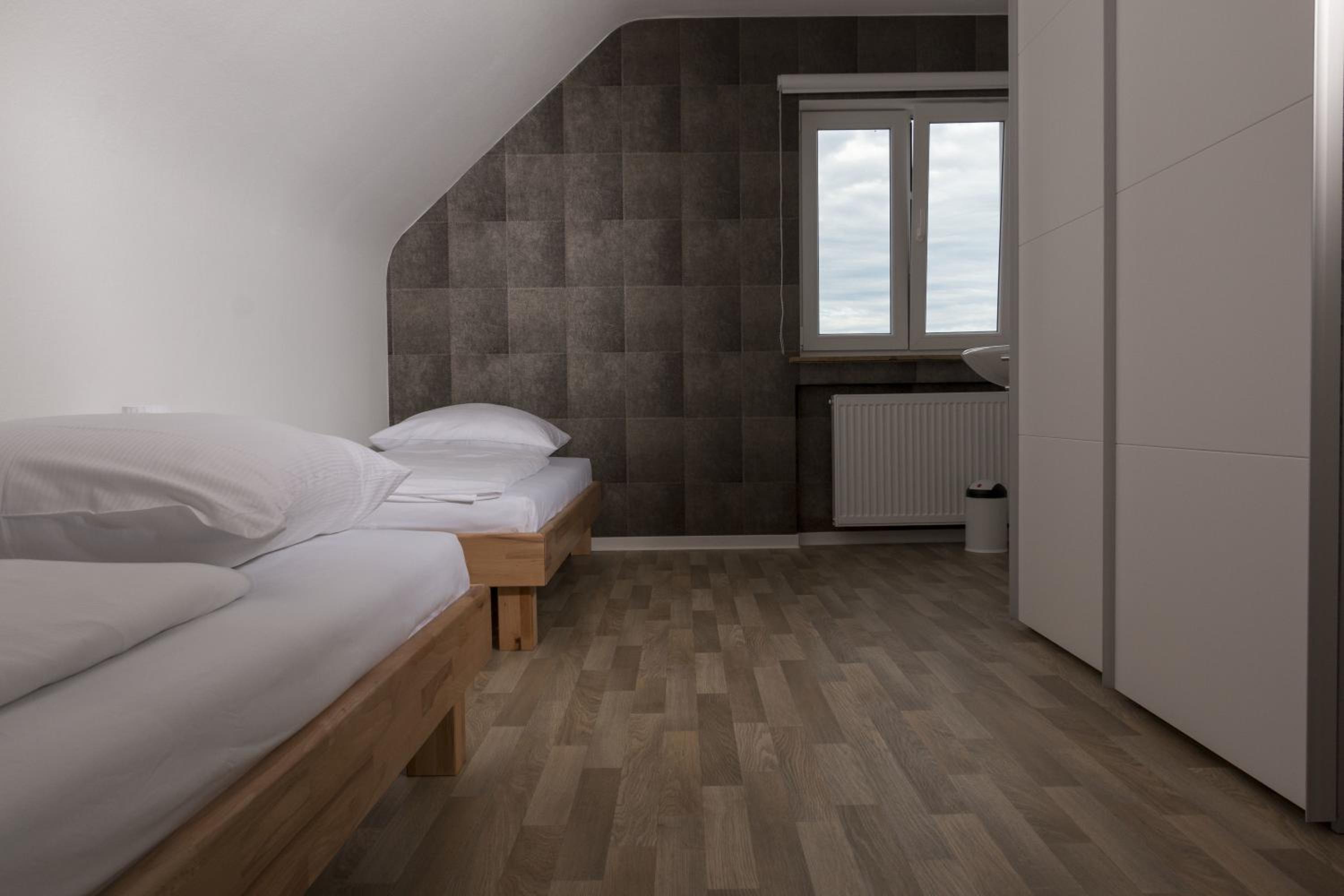 Twin Room with Extra Bed photo 1
