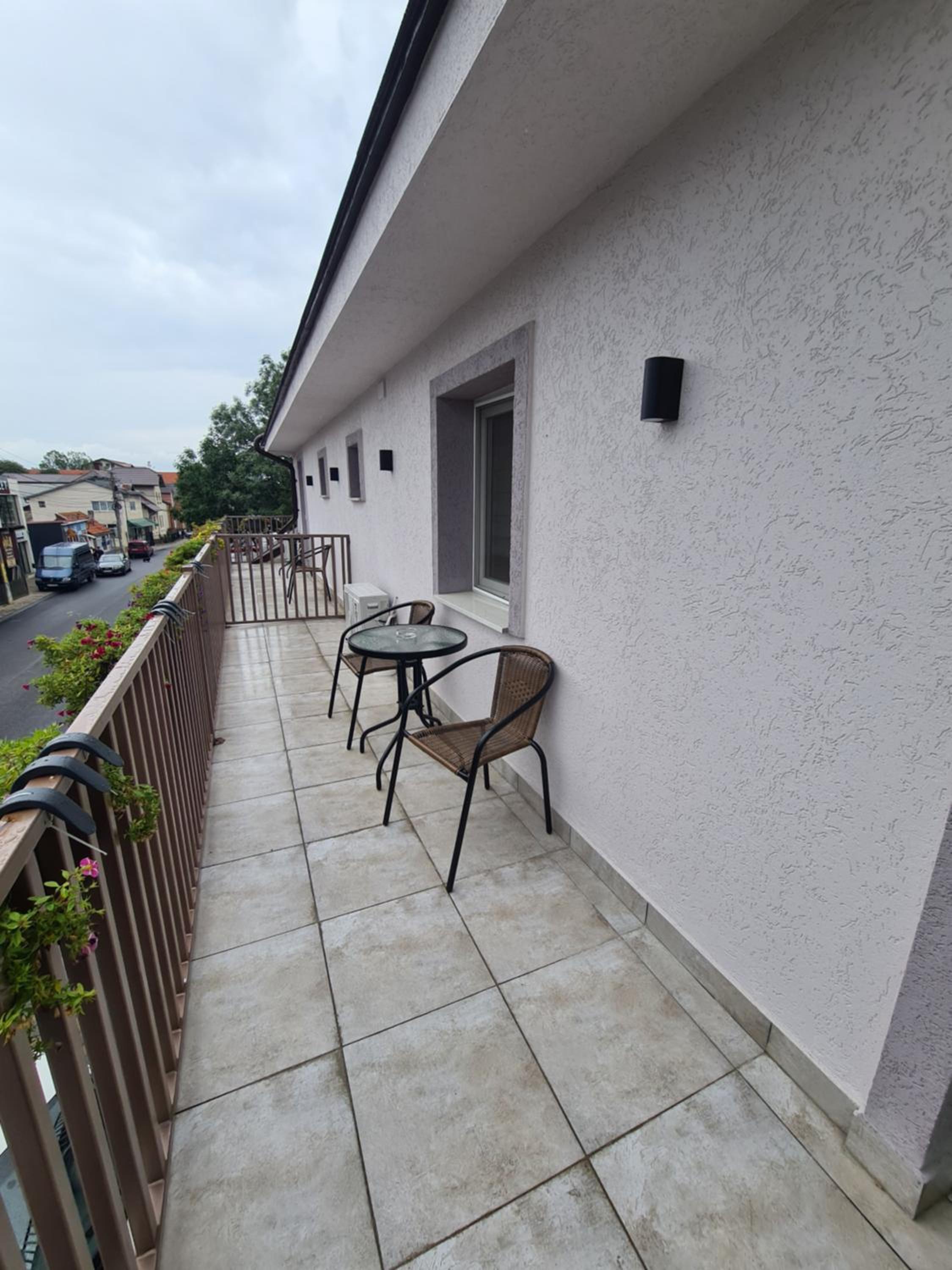 Suite - Photo 9