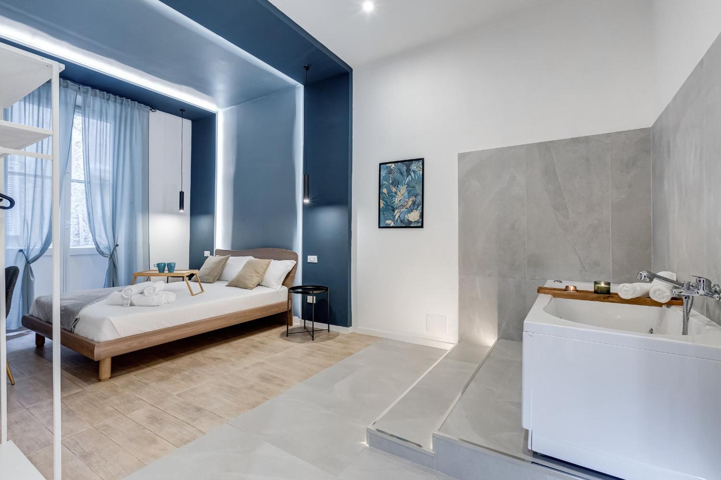 Queen Suite with Spa Bath photo 3