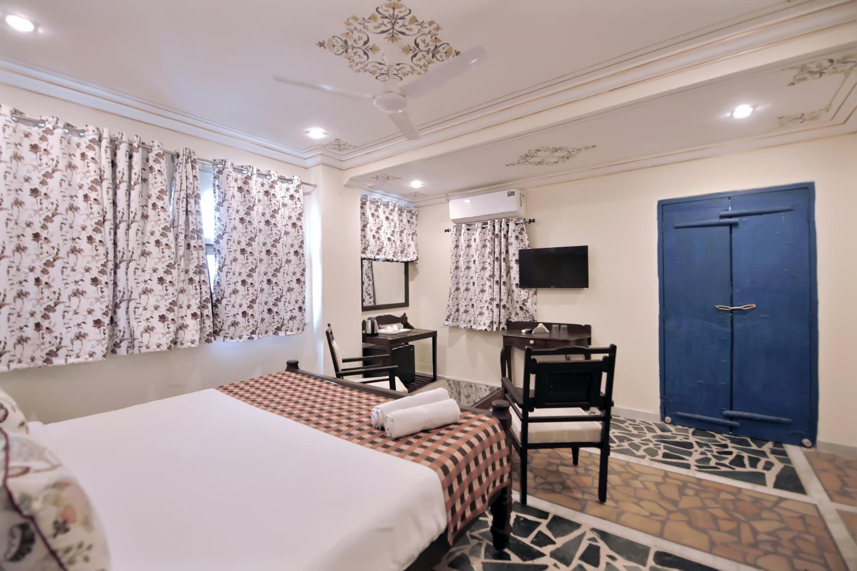 Superior Temple View Room - Photo 3