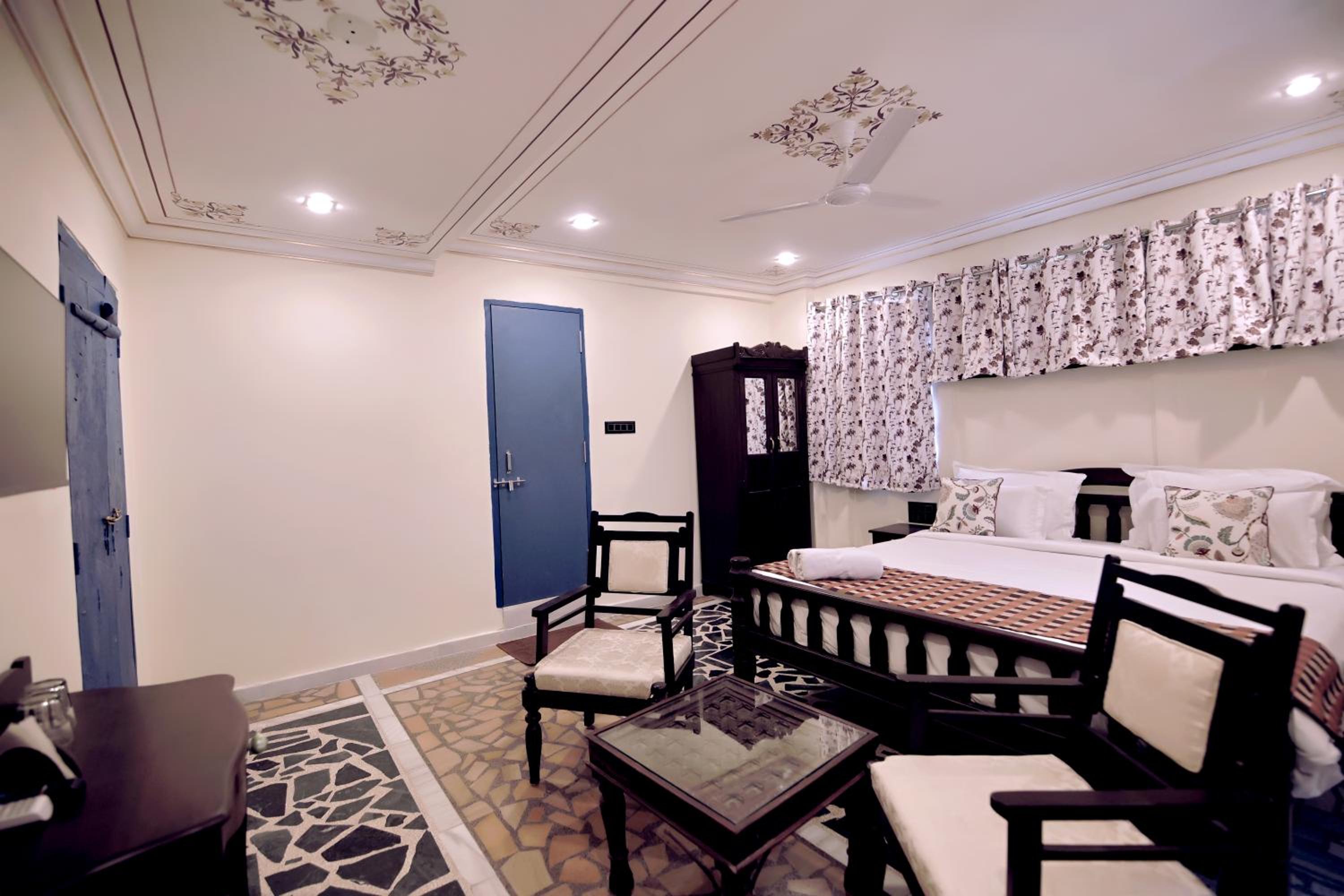 Superior Temple View Room - Photo 6