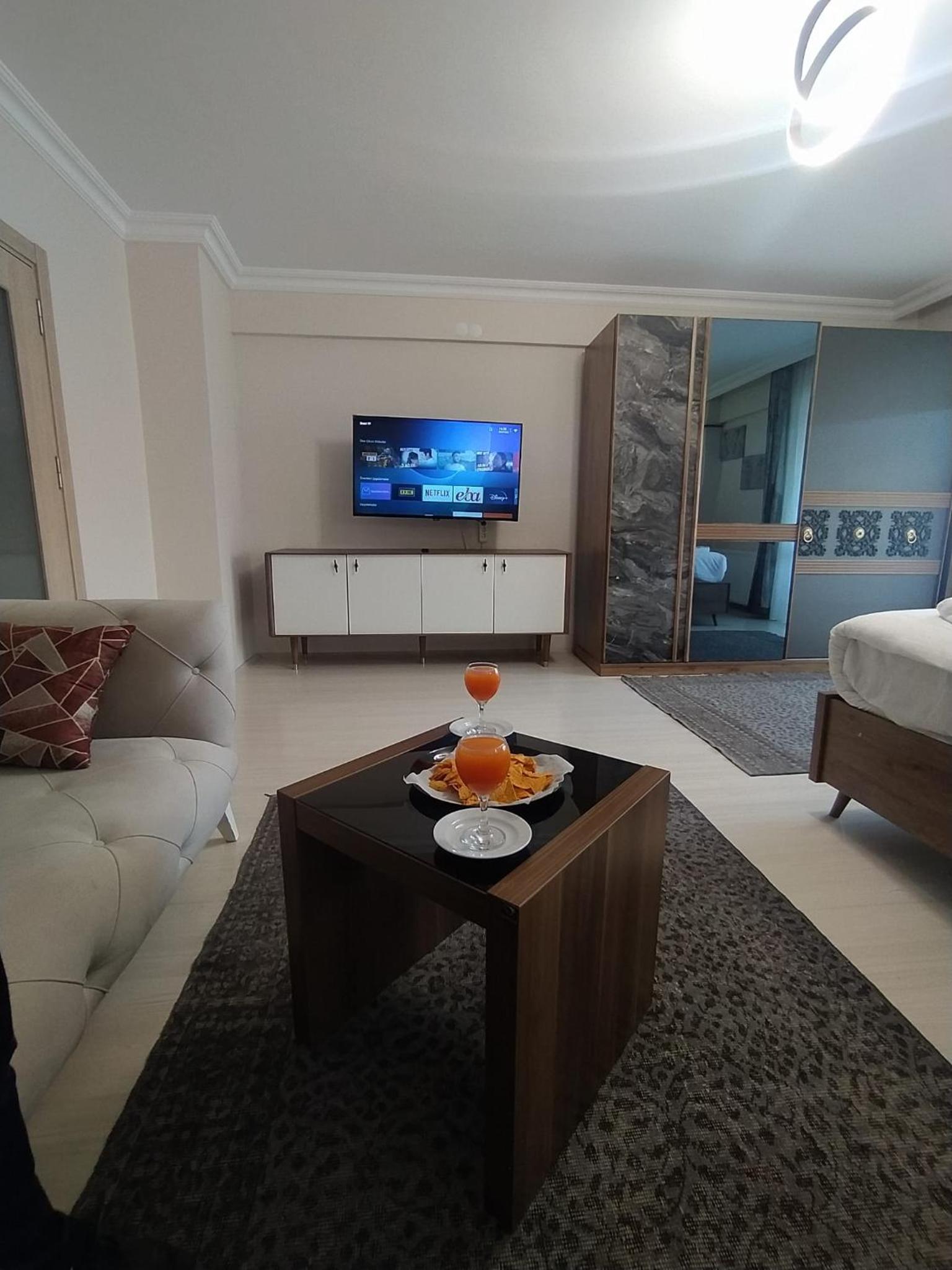 Family Room - Photo 8