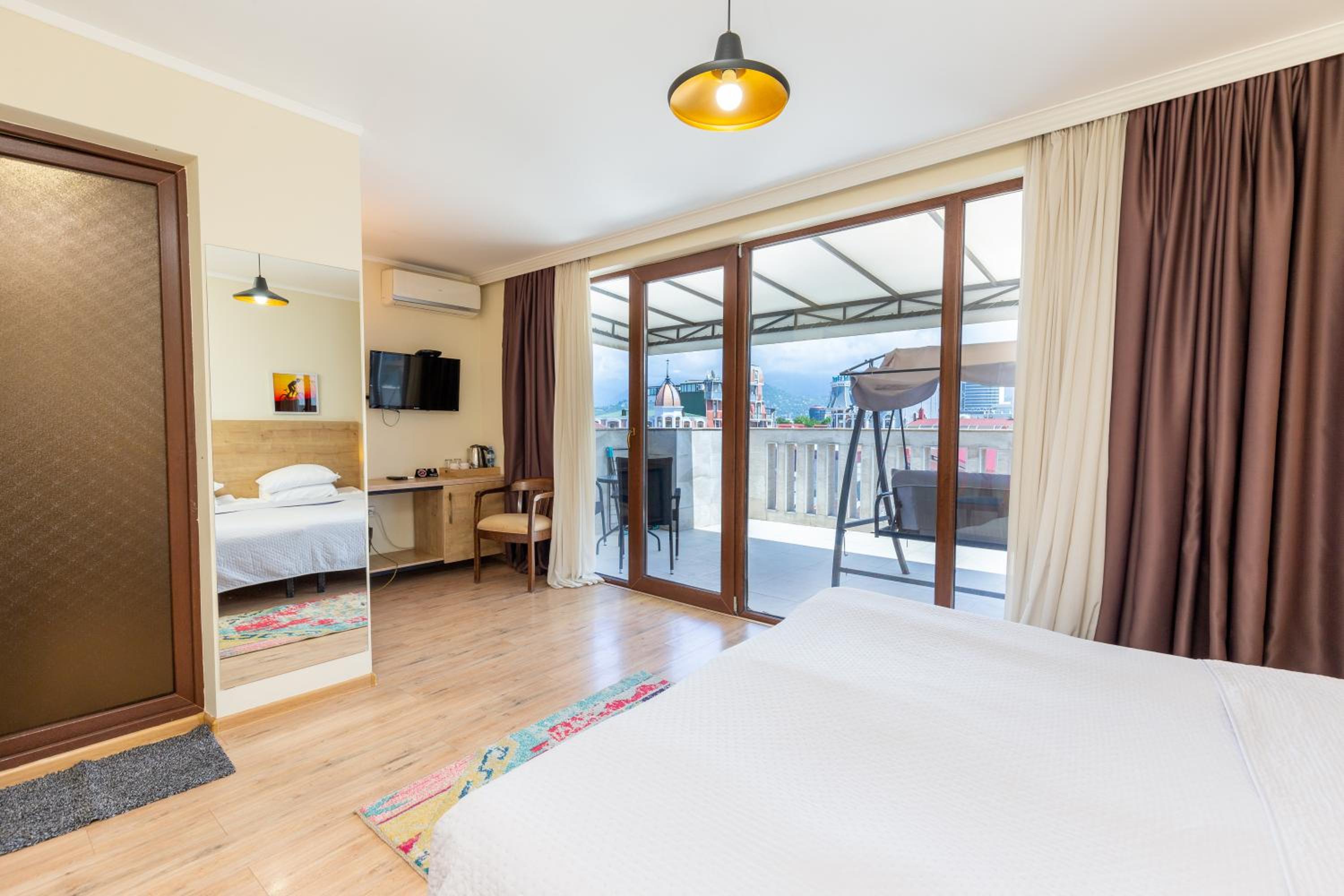 Deluxe Double Room with Balcony photo 3