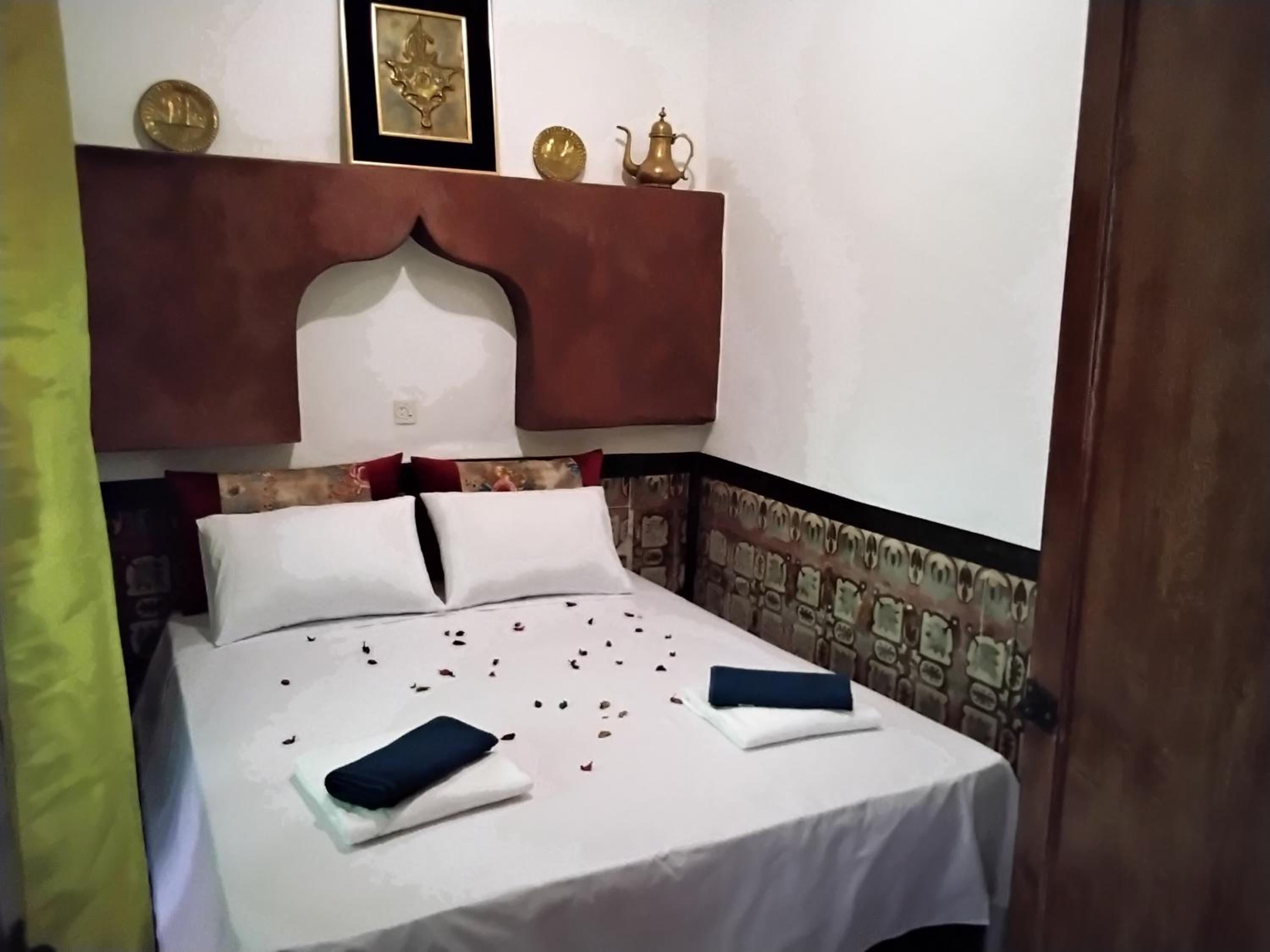 Double Room with Garden View - Photo 3