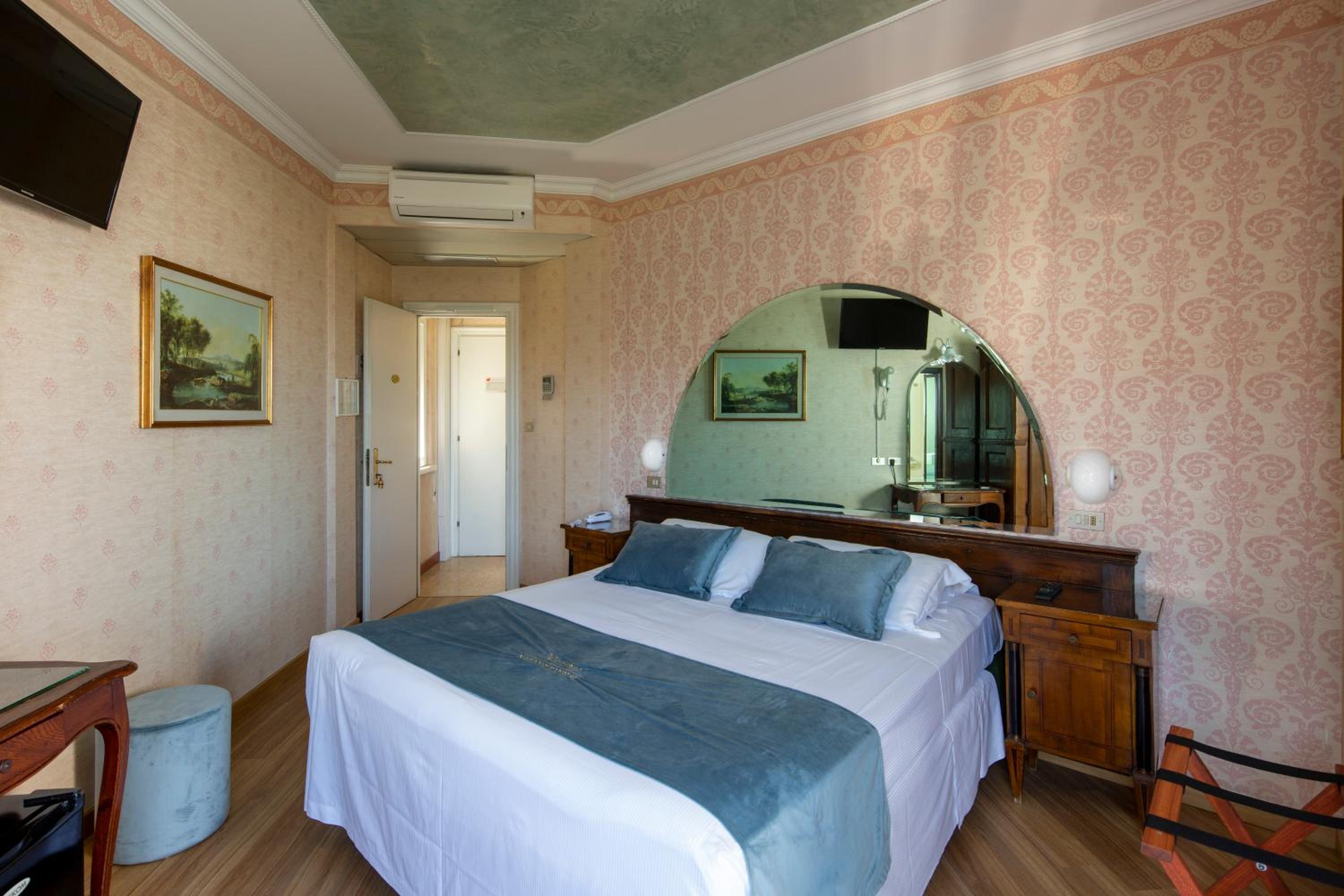 Economy Double Room with Sea View photo 3