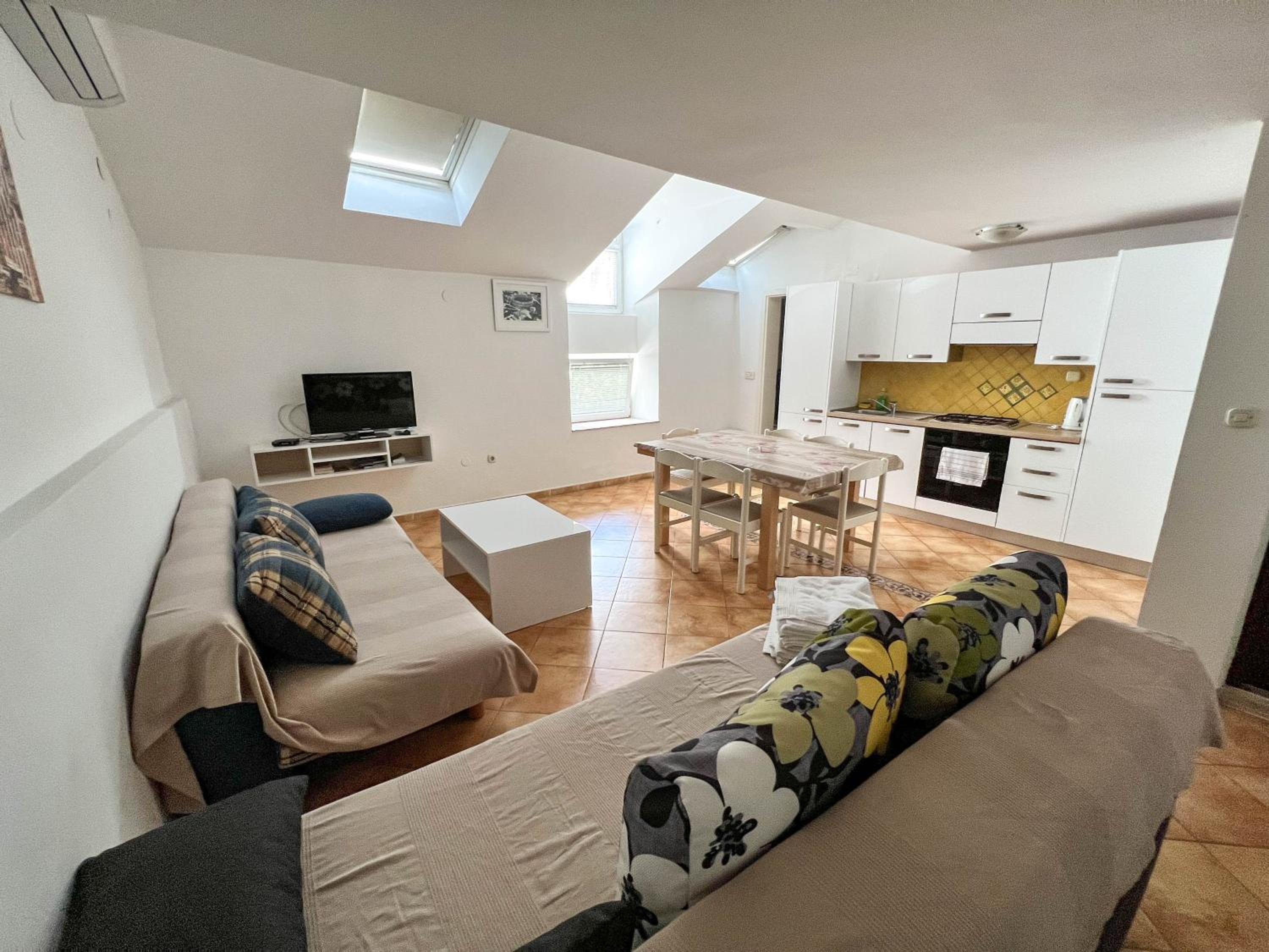 Two-Bedroom Duplex Suite - Photo 7