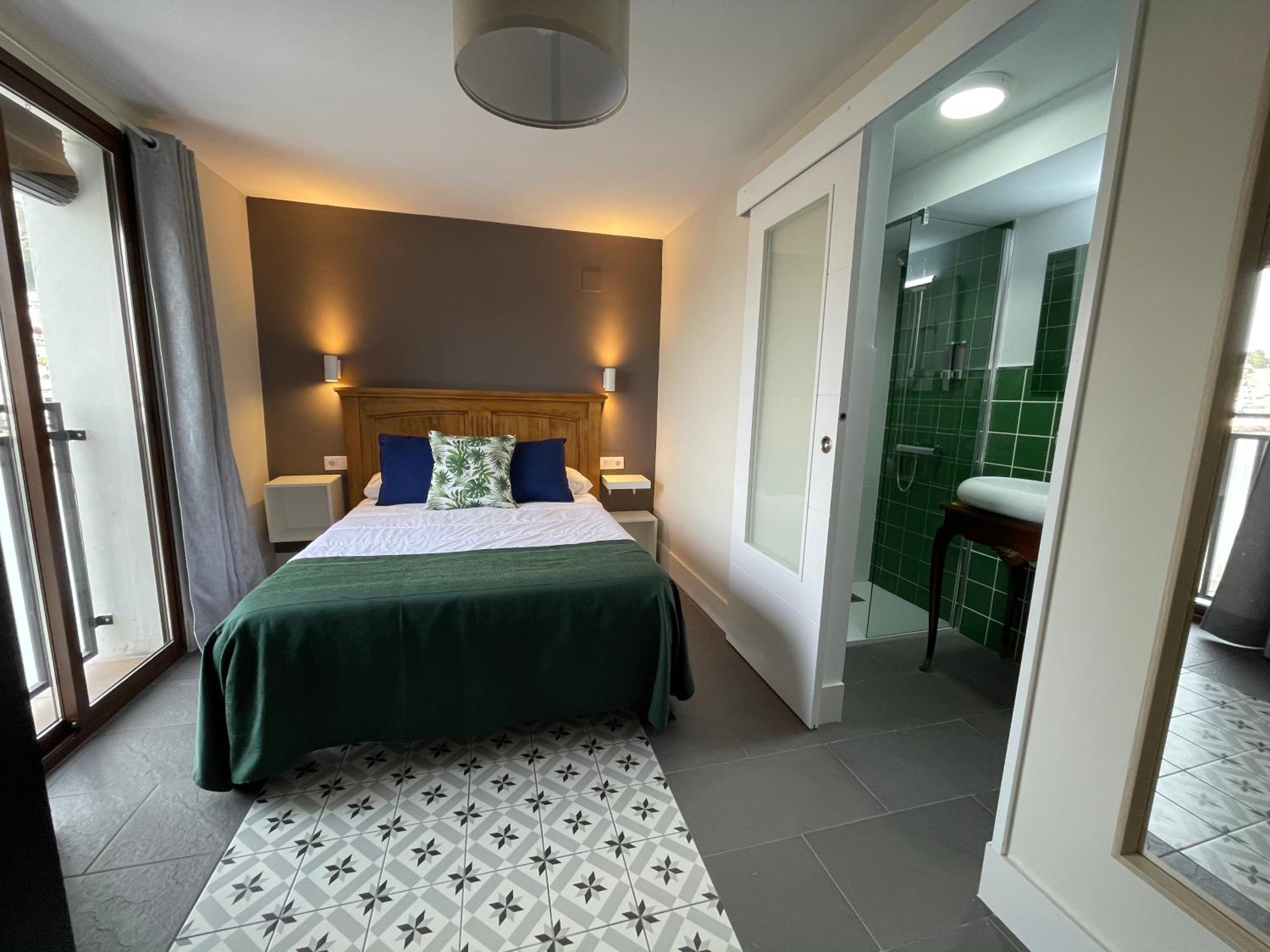 Double or Twin Room with City View photo 2