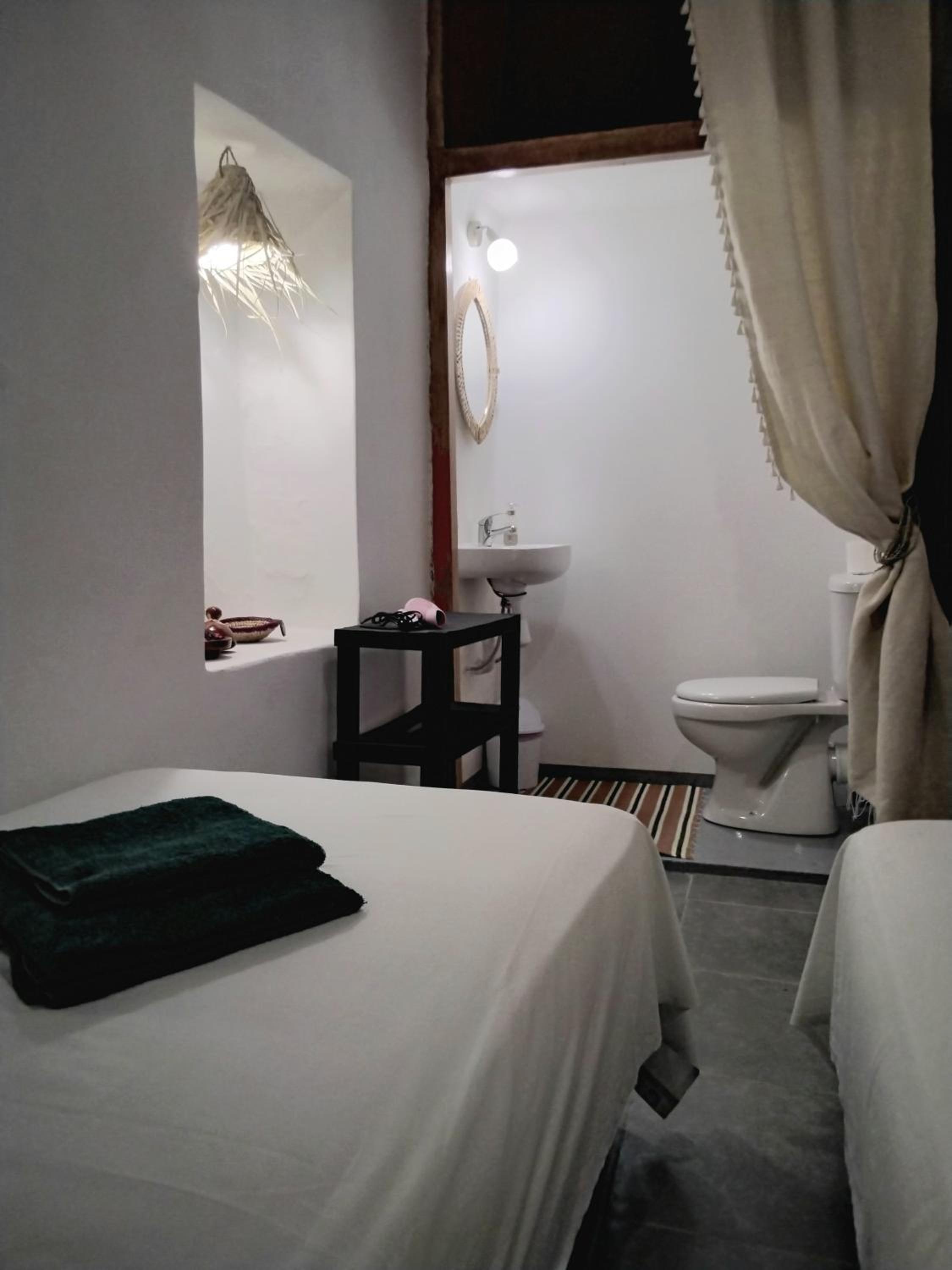Standard Twin Room with Garden View - Photo 5
