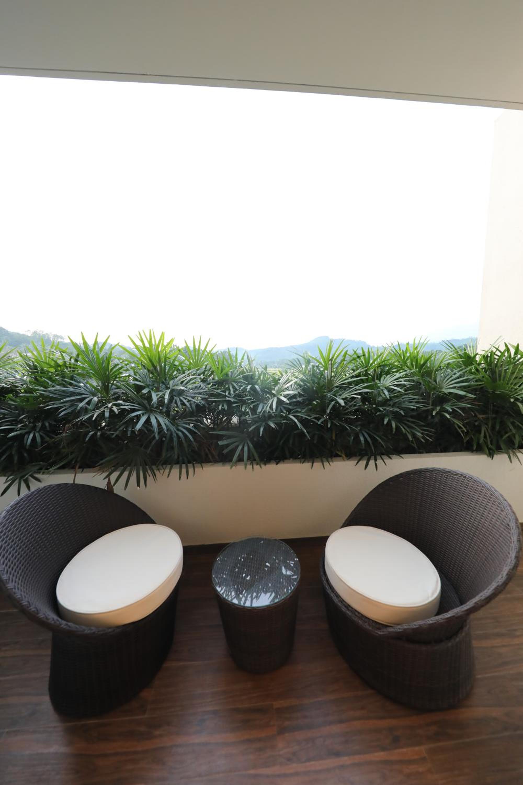 Deluxe Double Room with Balcony photo 2