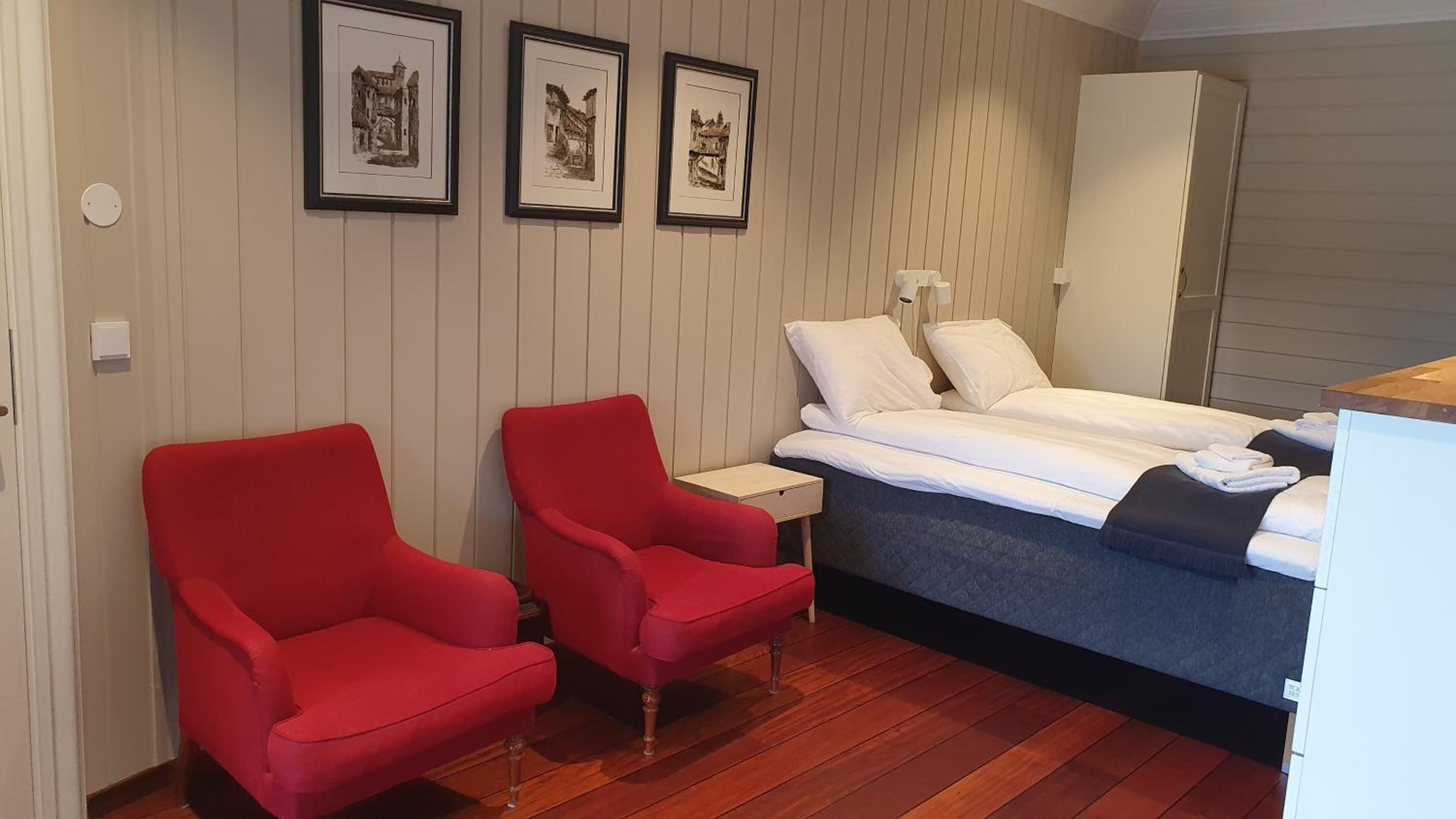 Deluxe Double Room with Side Sea View - Photo 25