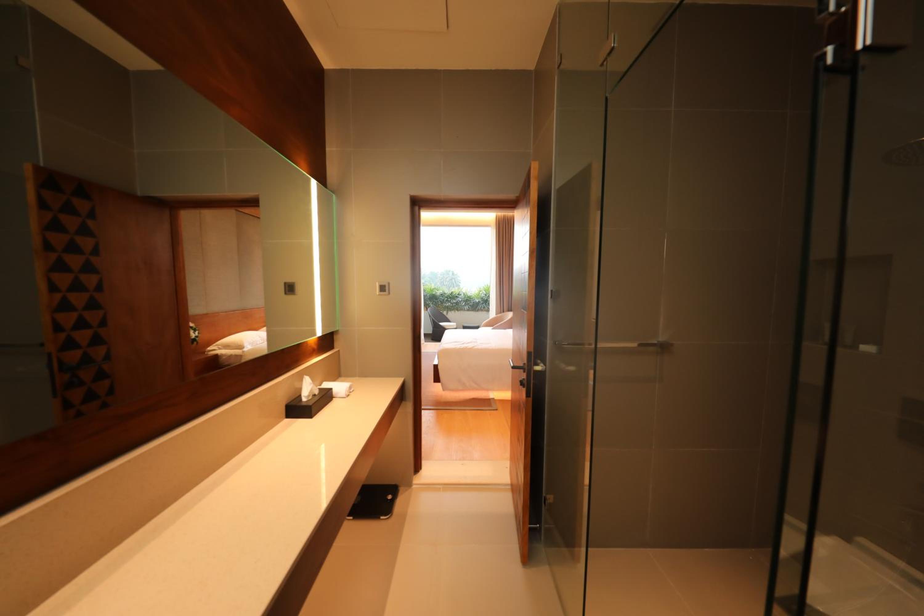 Deluxe Double Room with Balcony photo 3