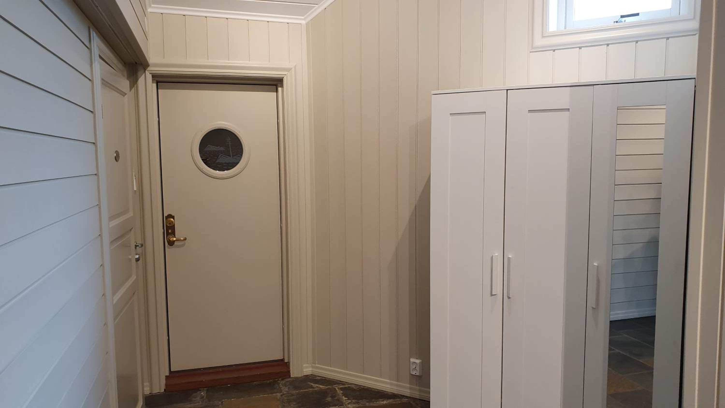 Family Room with Bathroom photo 2