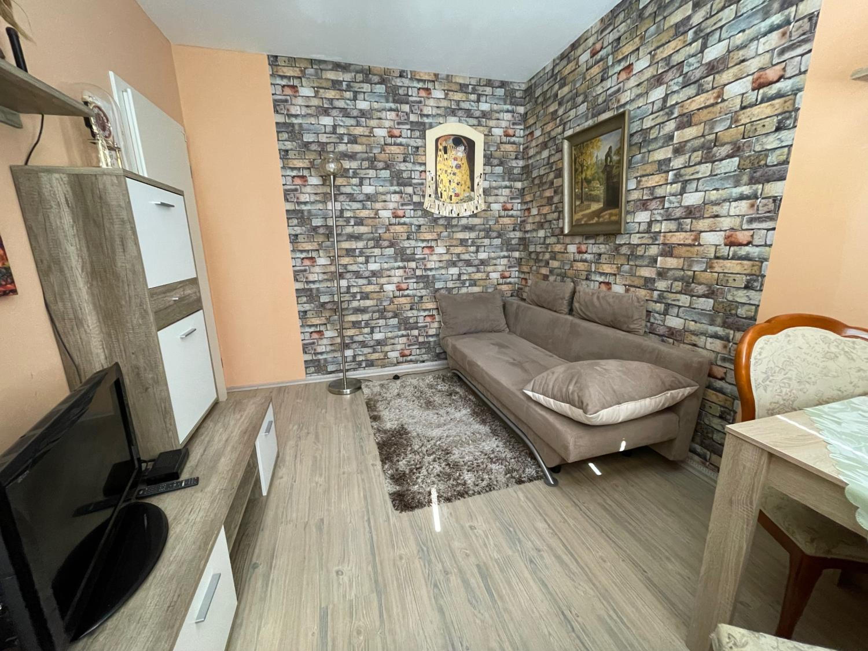 Three-Bedroom Apartment - Photo 9