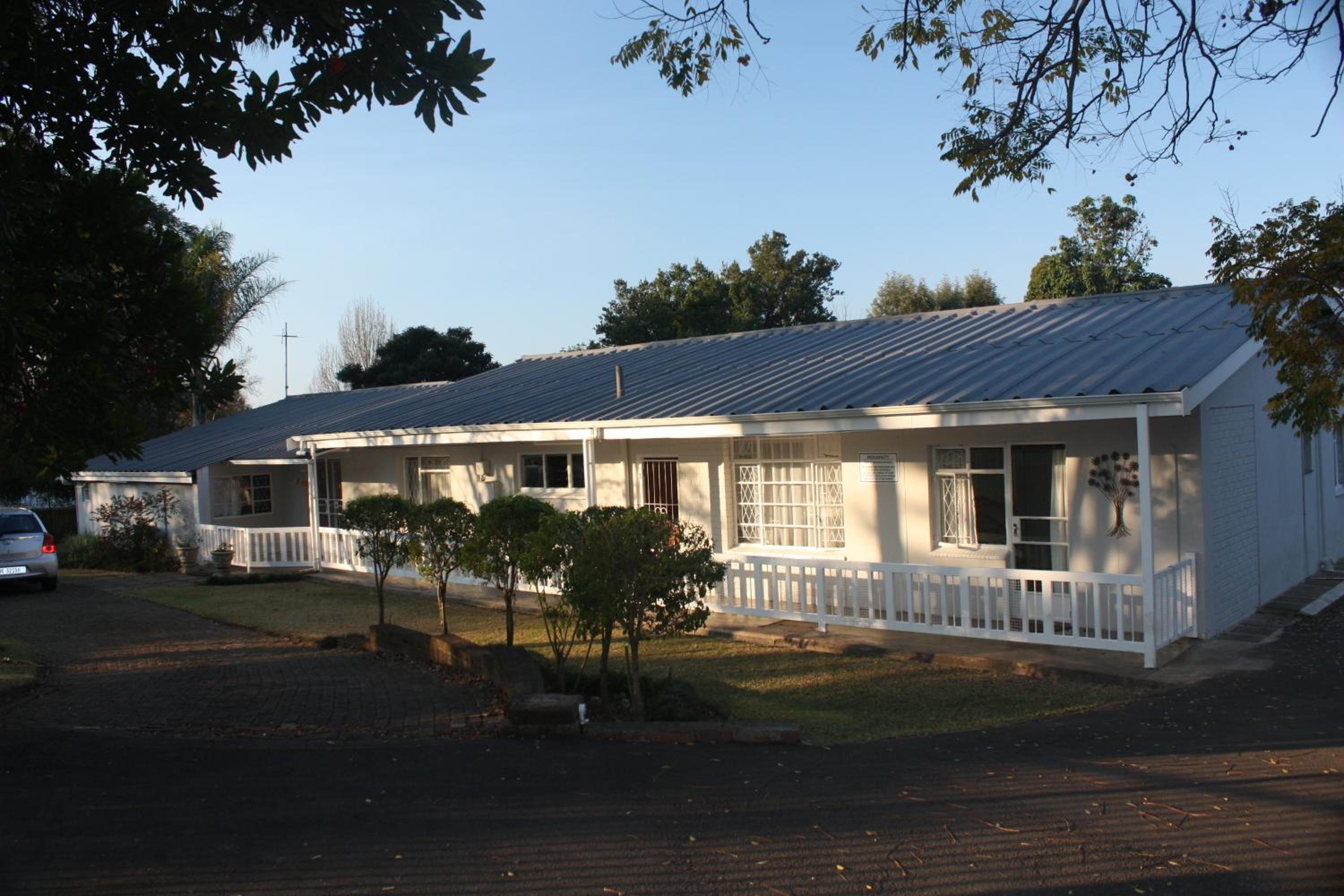 Queen Room with Garden View - Photo 2
