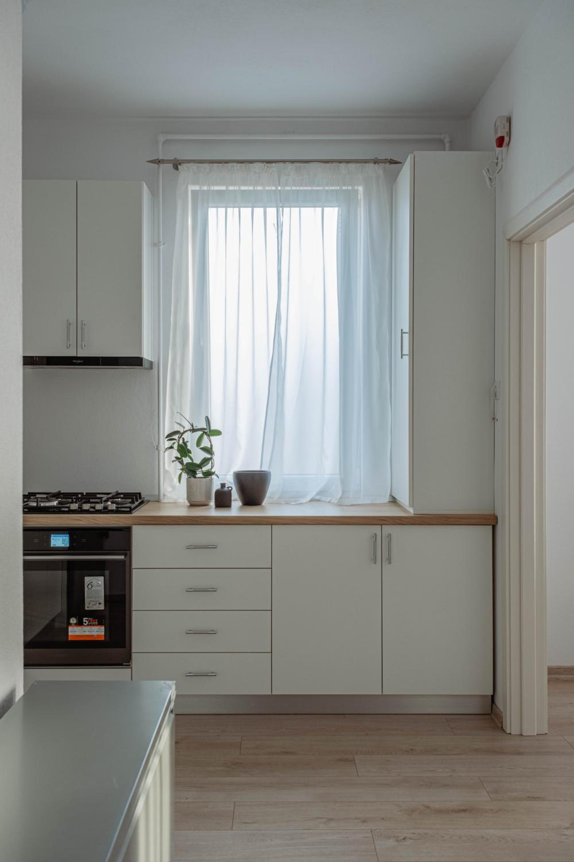 One-Bedroom Apartment - Photo 3