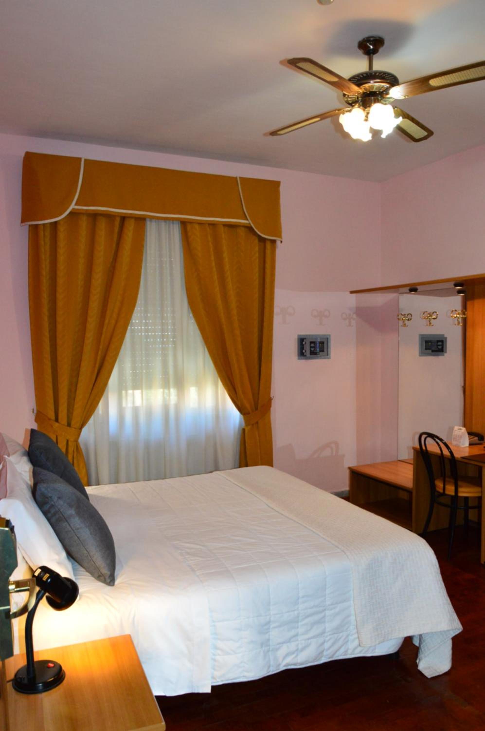 Standard Double Room photo 3