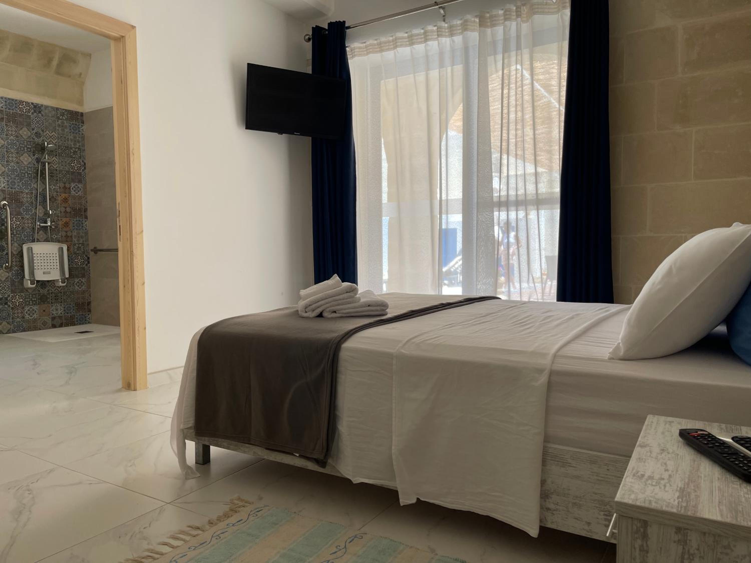 Double Room - Disability Access - Photo 1