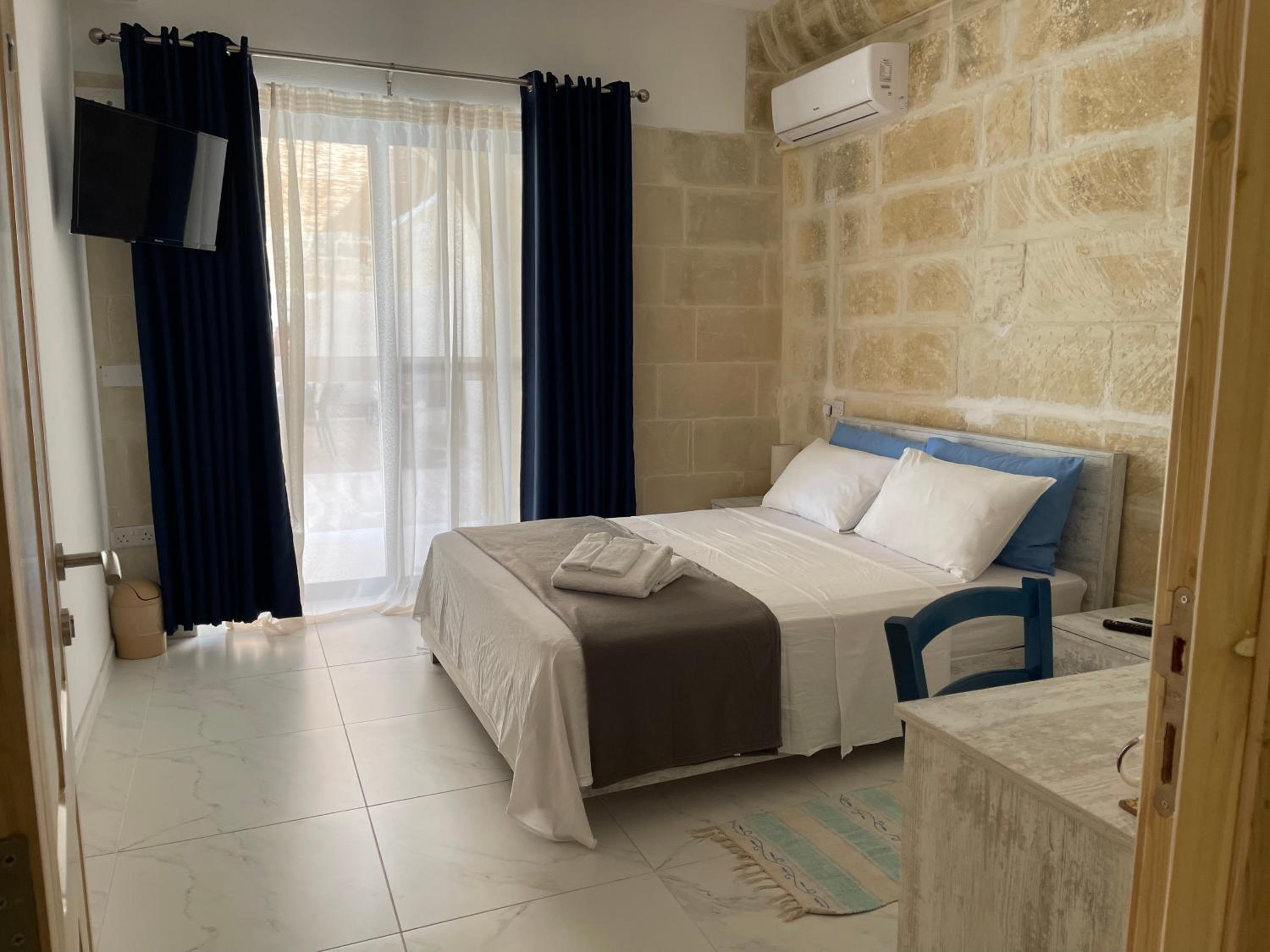 Double Room - Disability Access - Photo 2