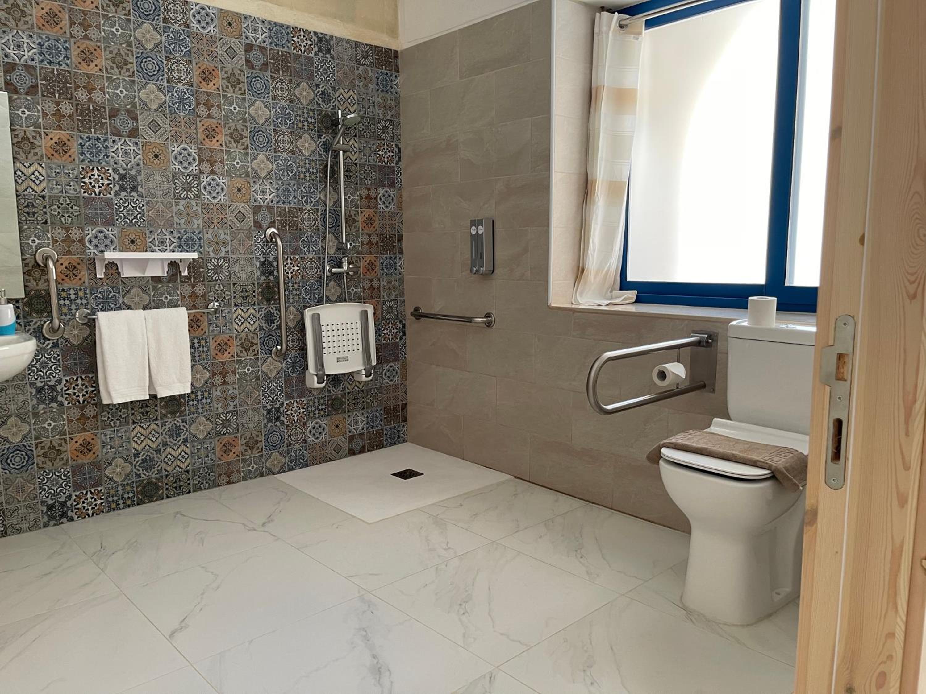 Double Room - Disability Access - Photo 3