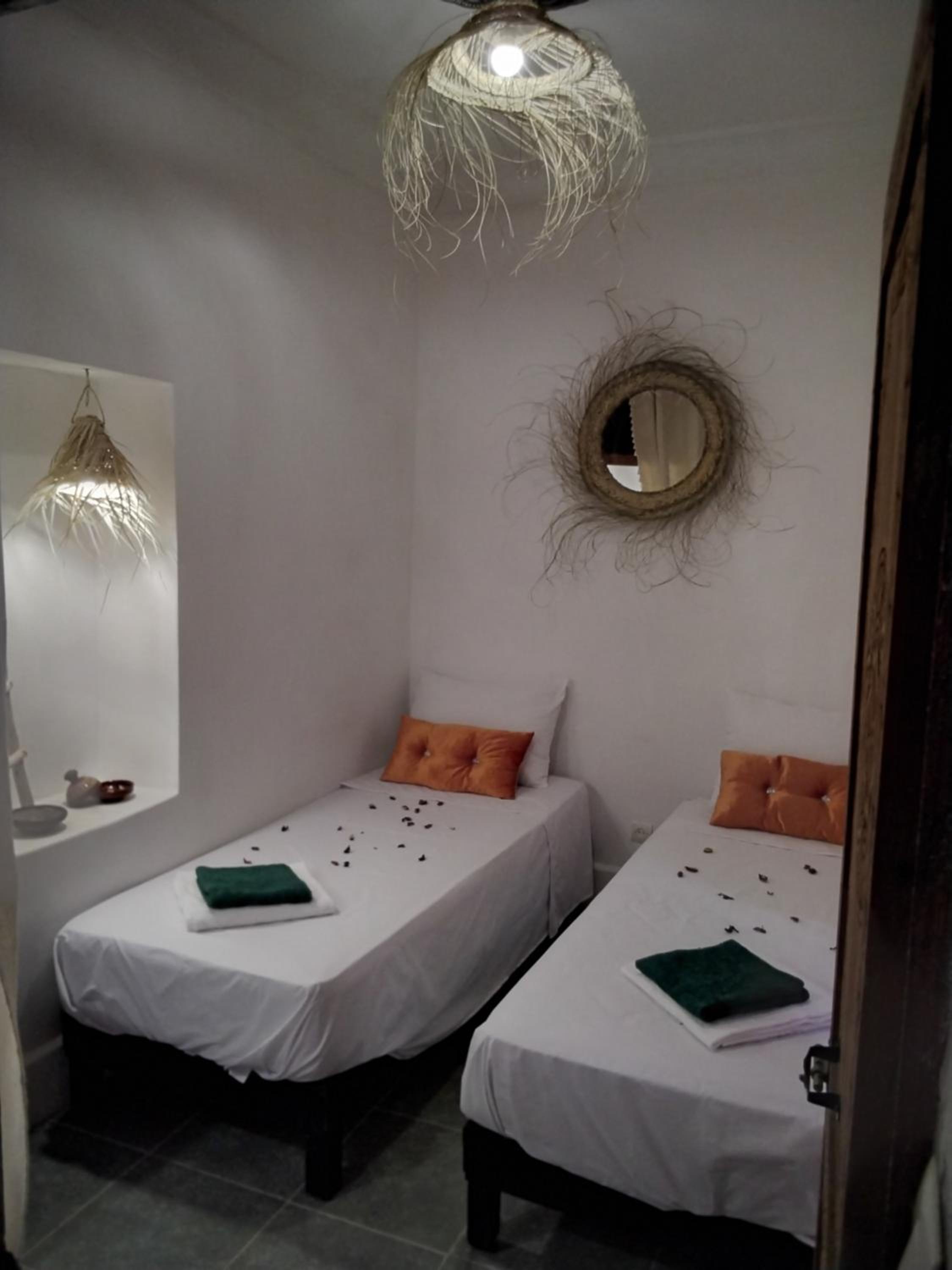 Twin Room - Photo 1