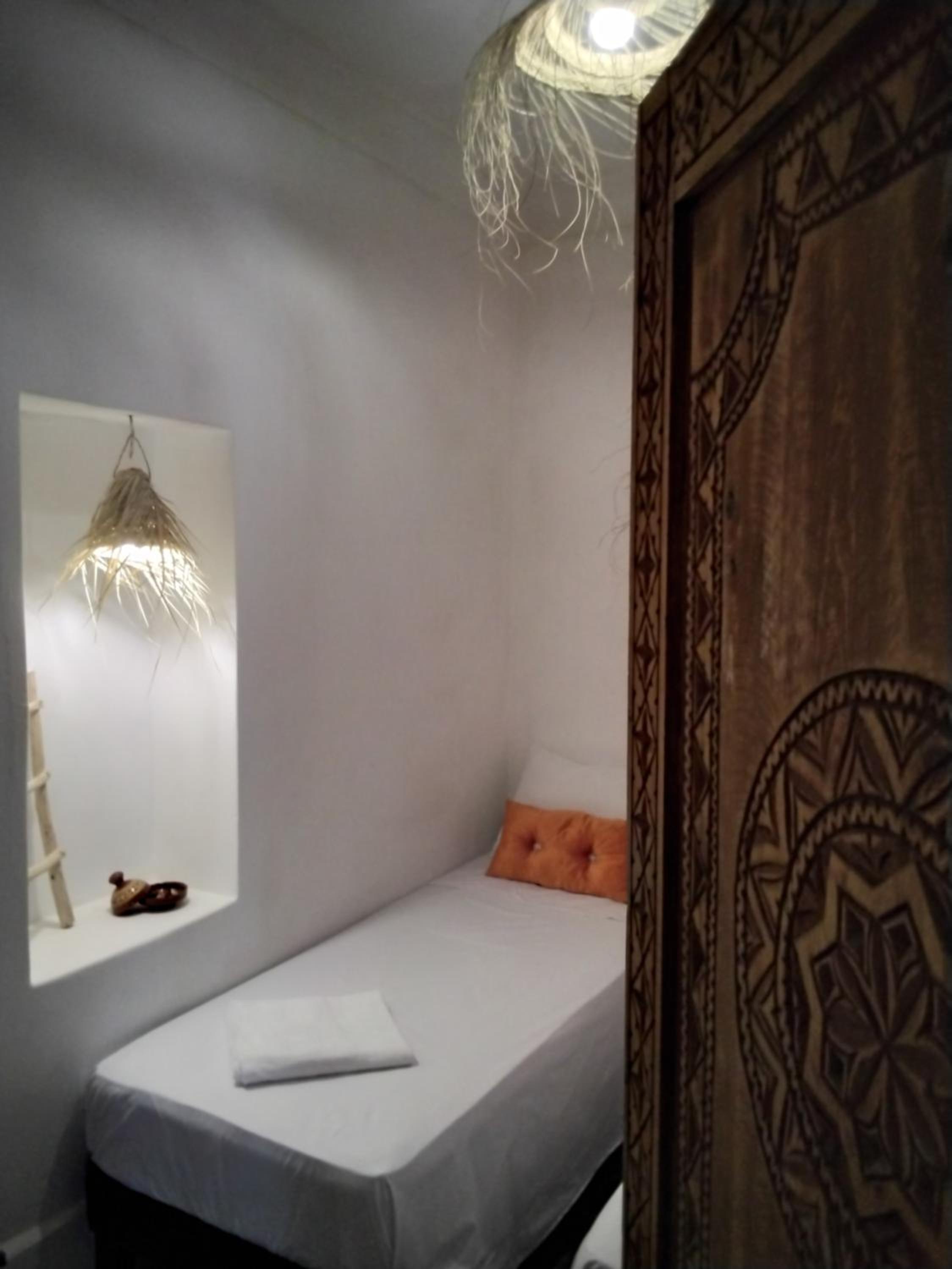 Standard Twin Room with Garden View - Photo 9