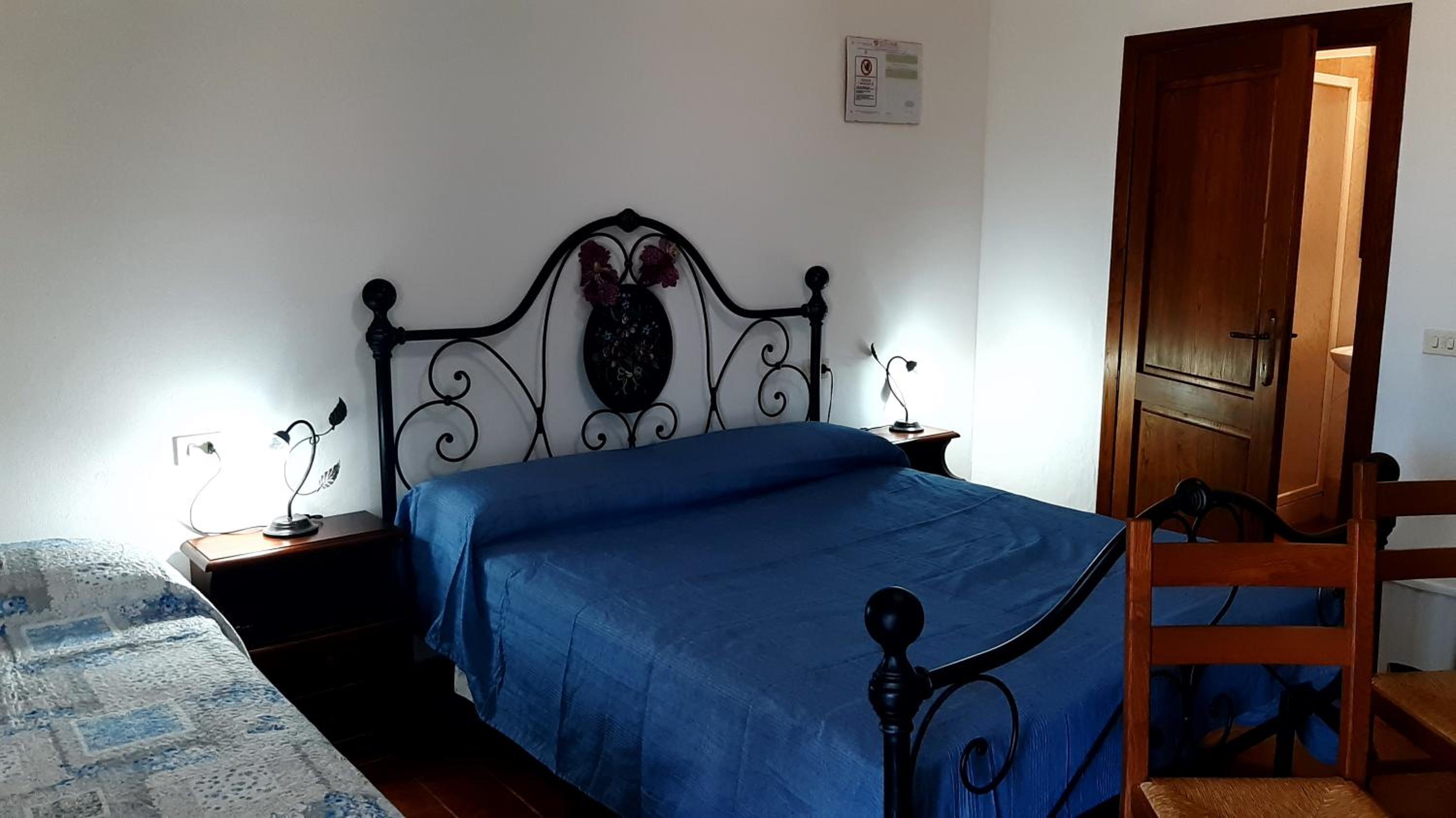 Triple Room with Private Bathroom - Photo 4