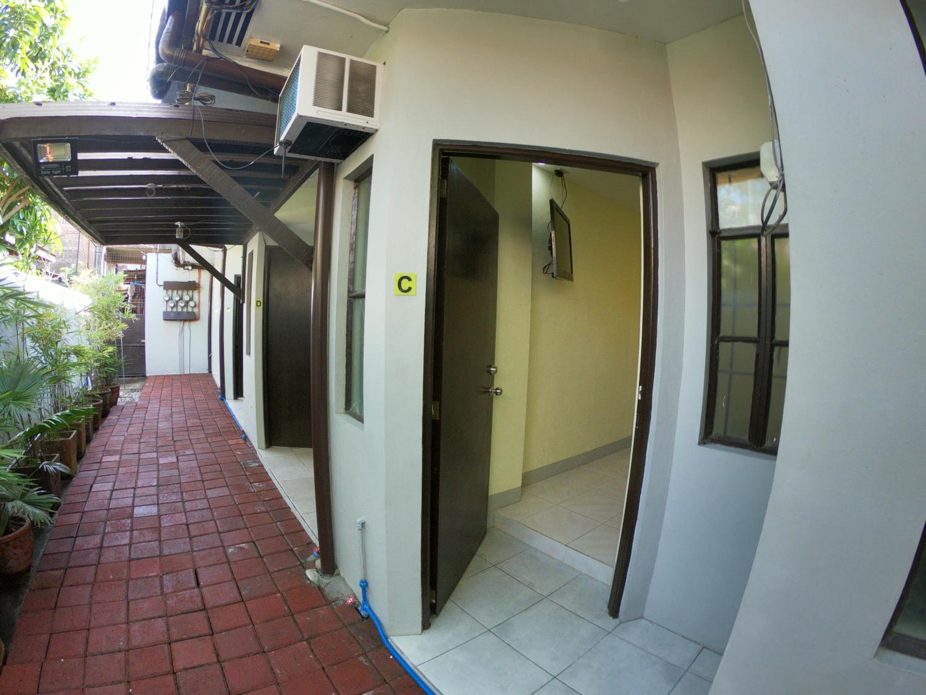 One-Bedroom Apartment - Non-Smoking photo 2