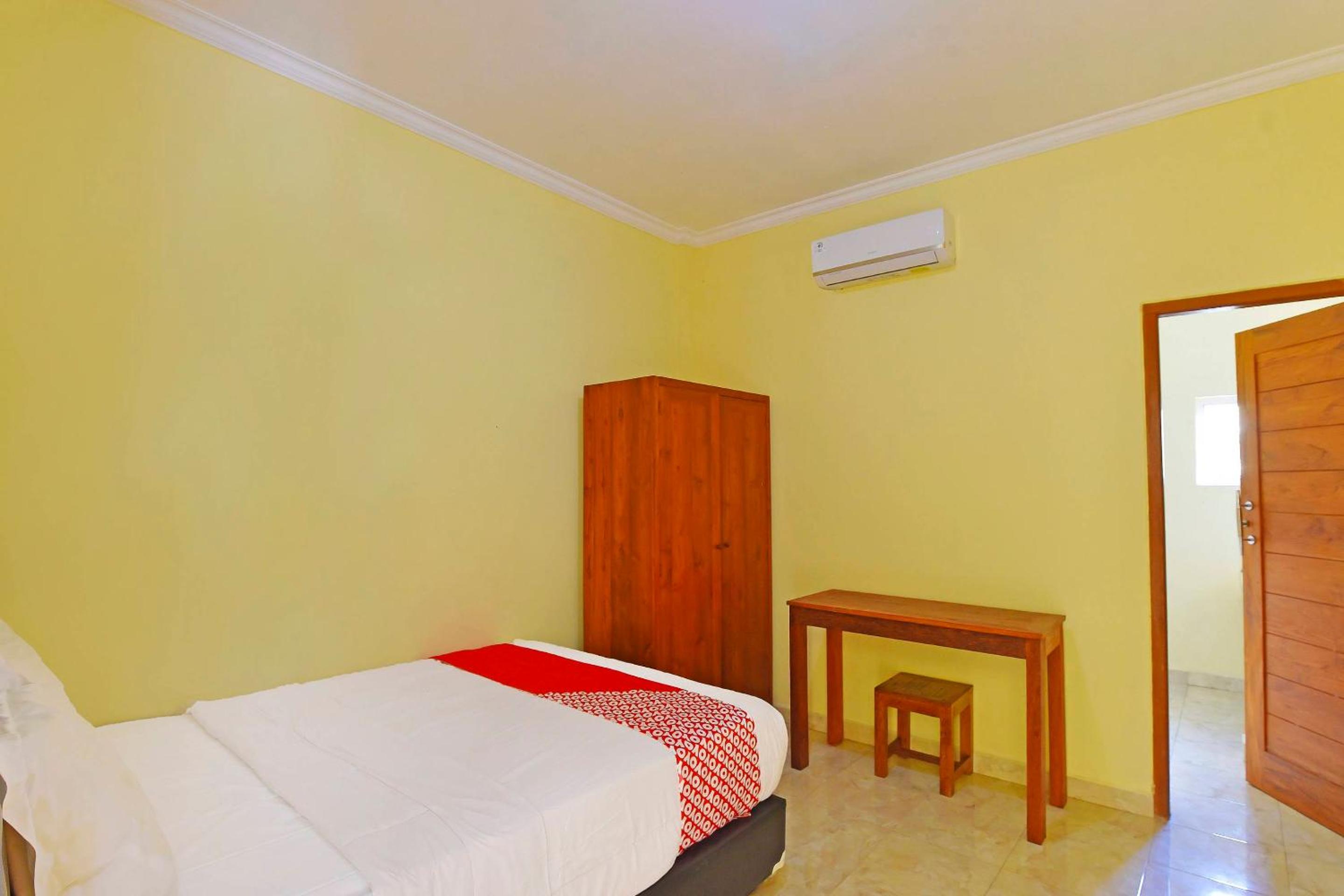 Standard Queen Room