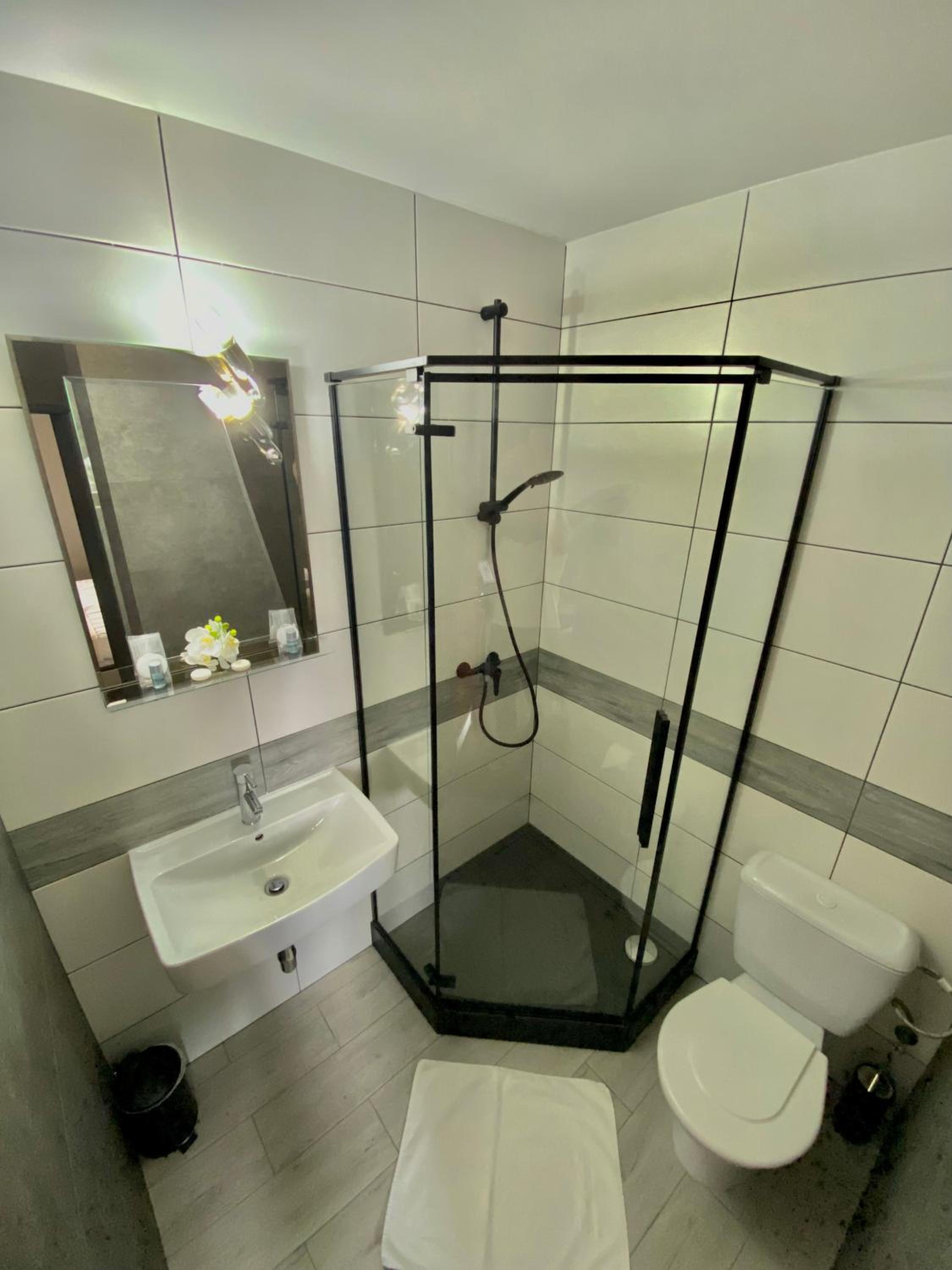 Twin Room with Private Bathroom photo 1