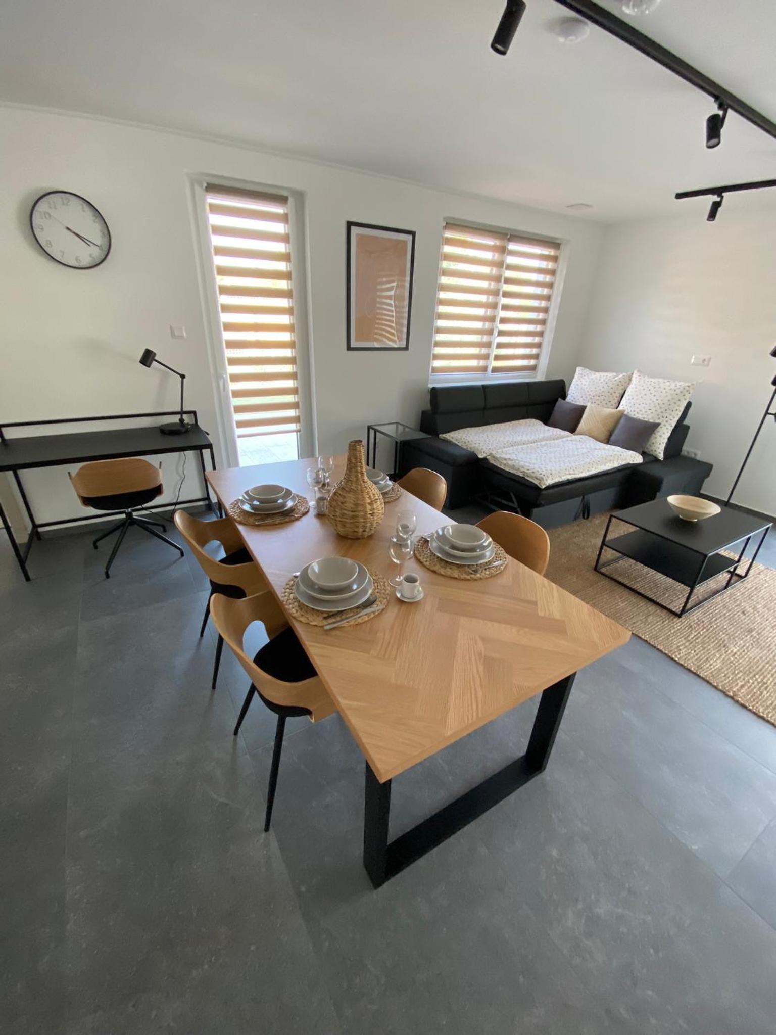 One-Bedroom Apartment - Photo 6