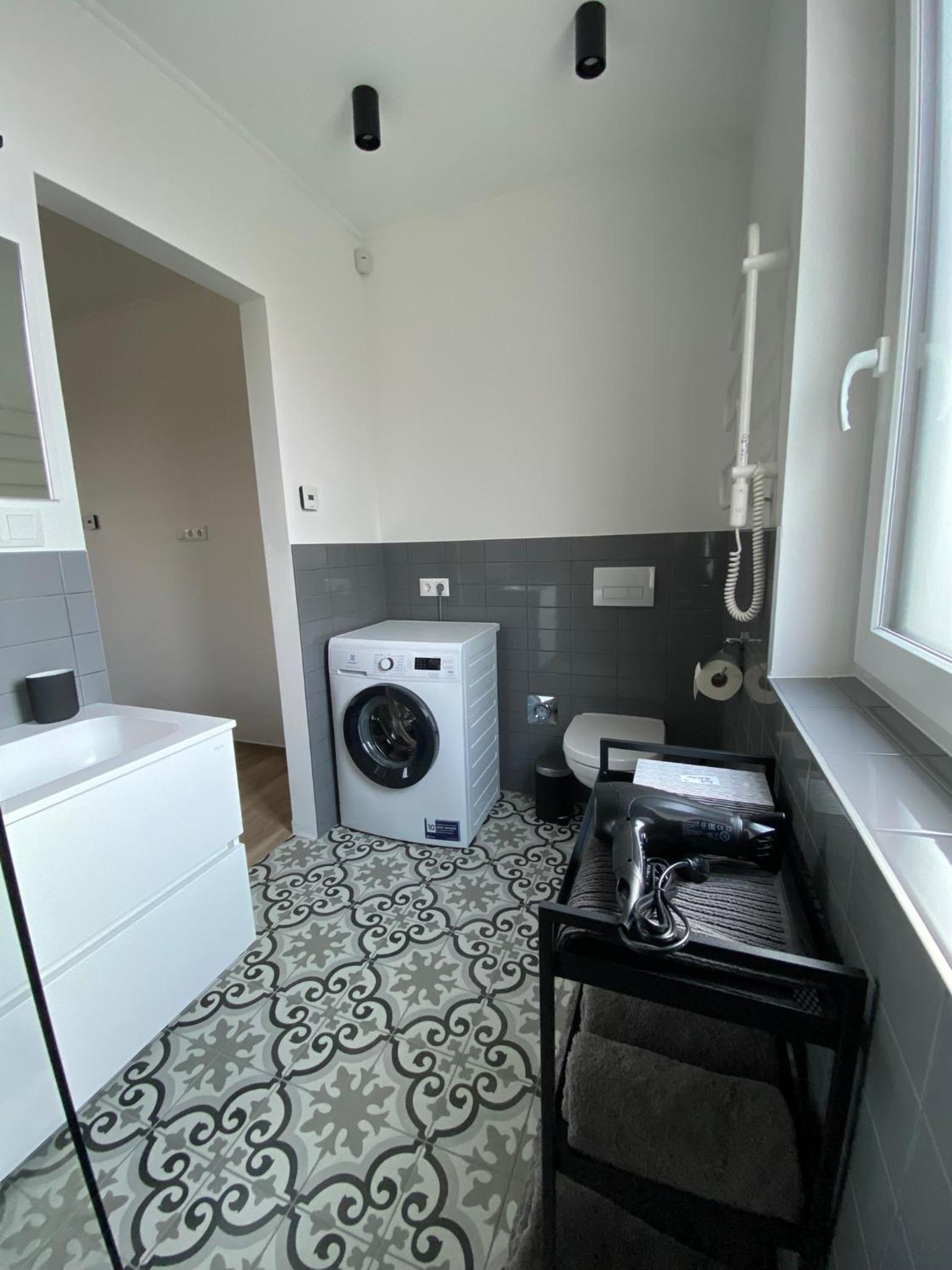 One-Bedroom Apartment - Photo 10