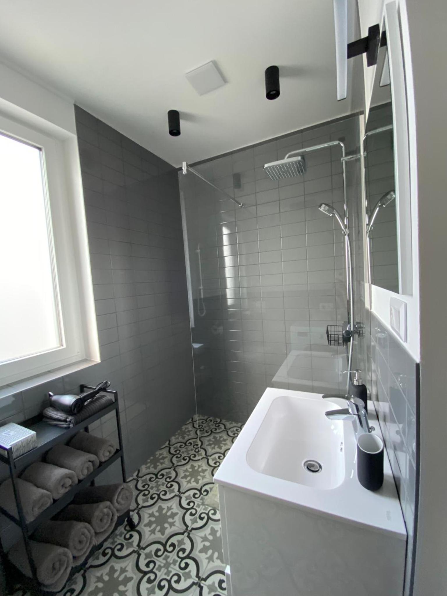 One-Bedroom Apartment - Photo 9