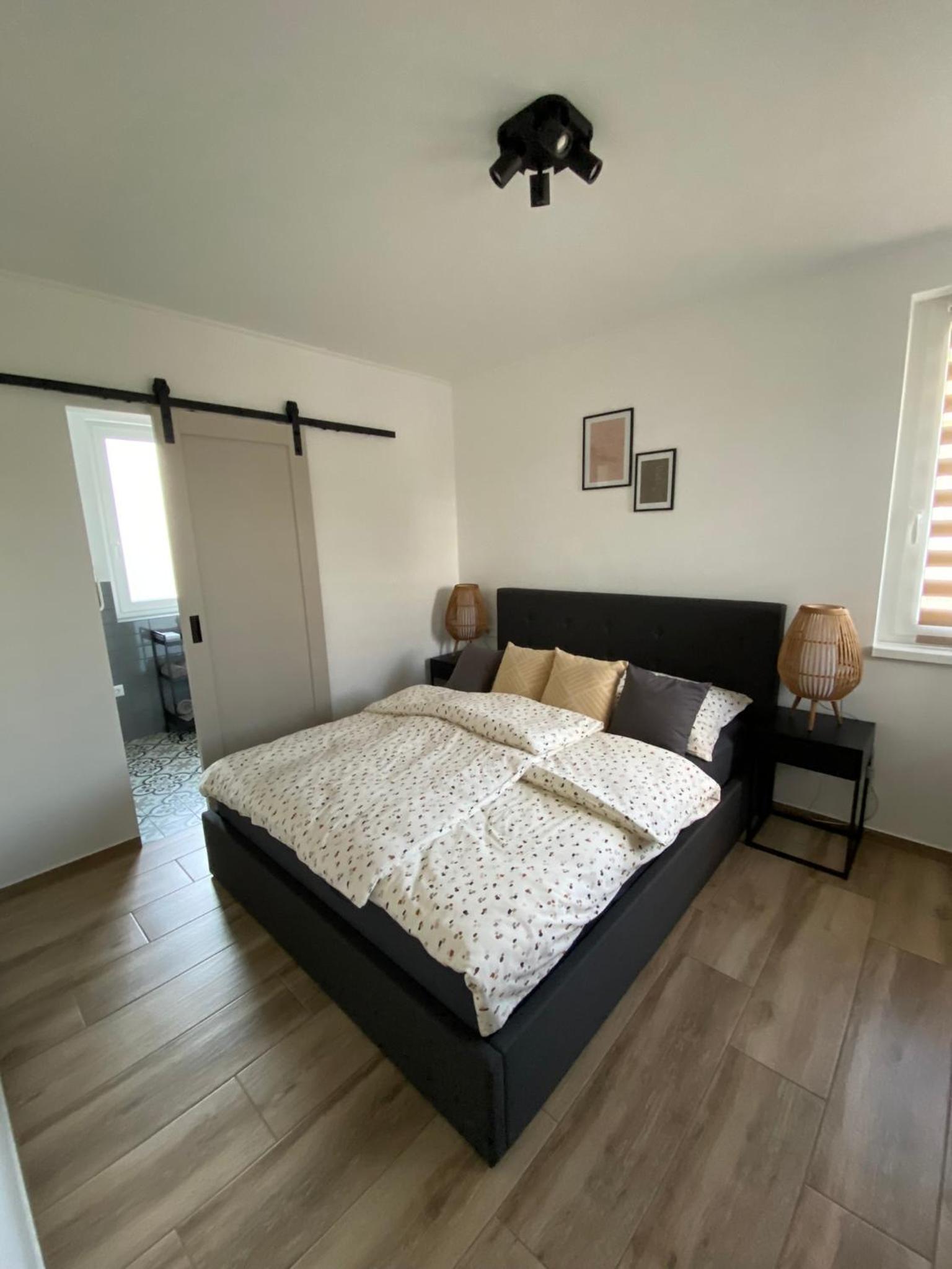 One-Bedroom Apartment - Photo 11