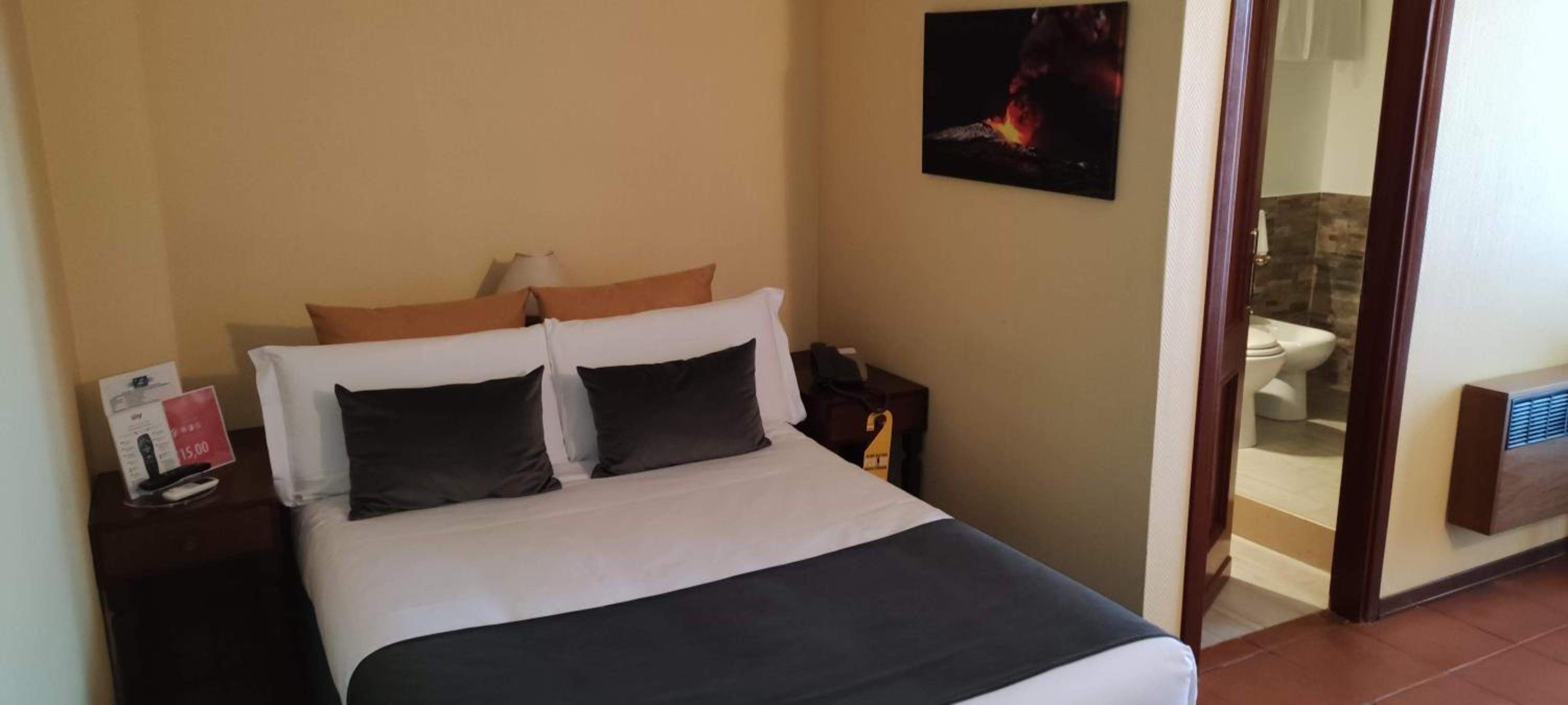 Classic Double Room with Terrace - Photo 14